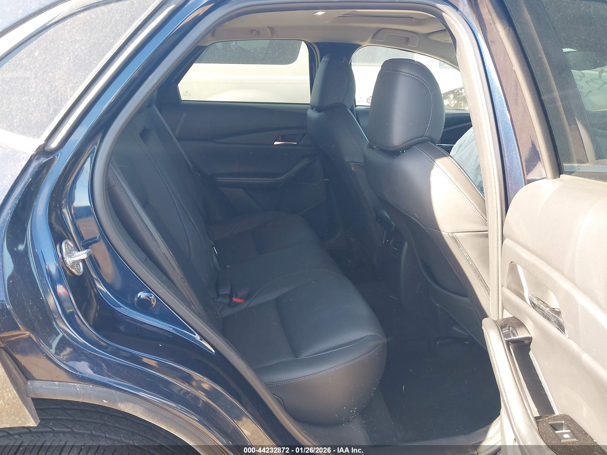 MAZDA CX-30 image 8