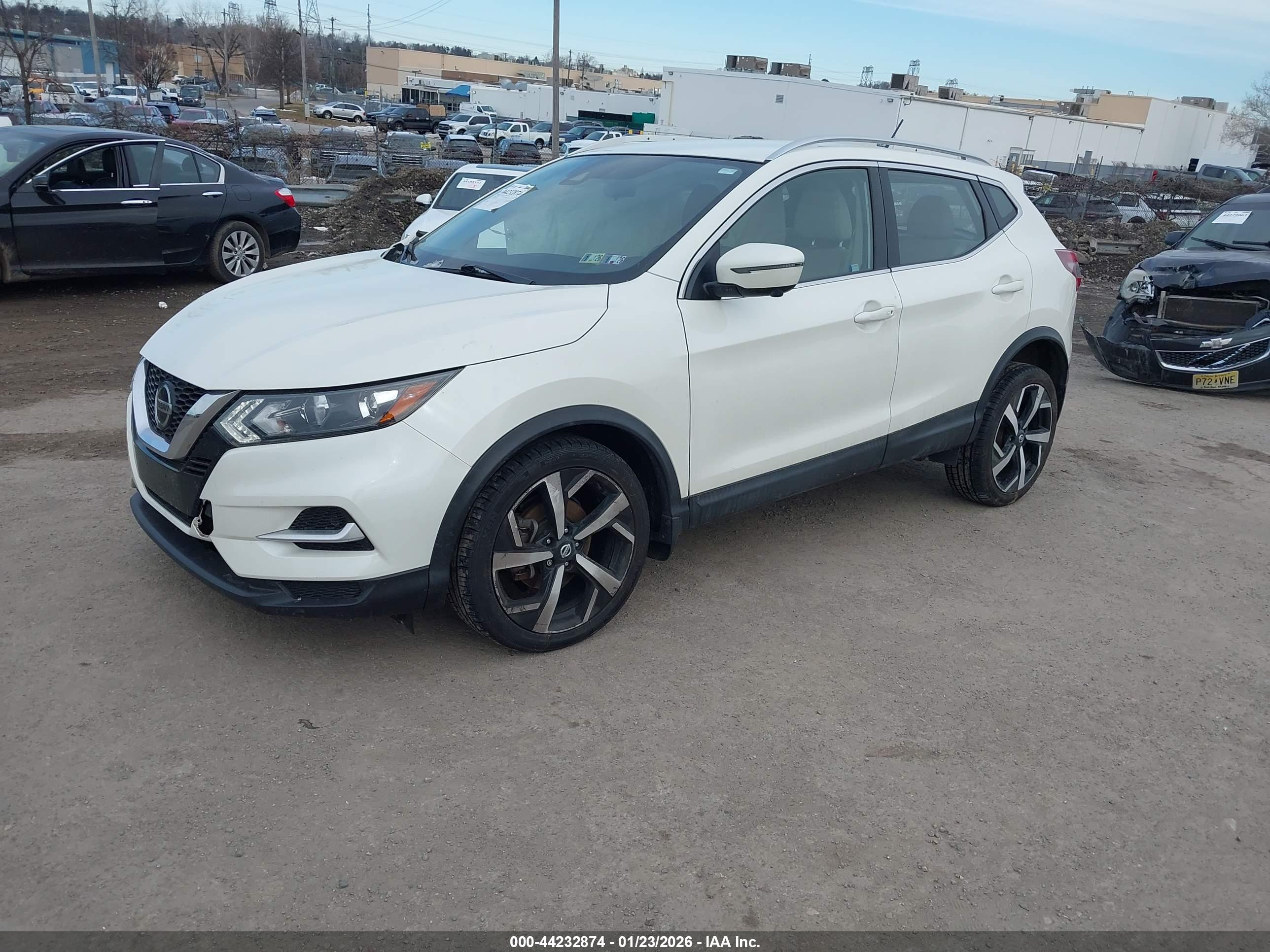 NISSAN ROGUE image 2