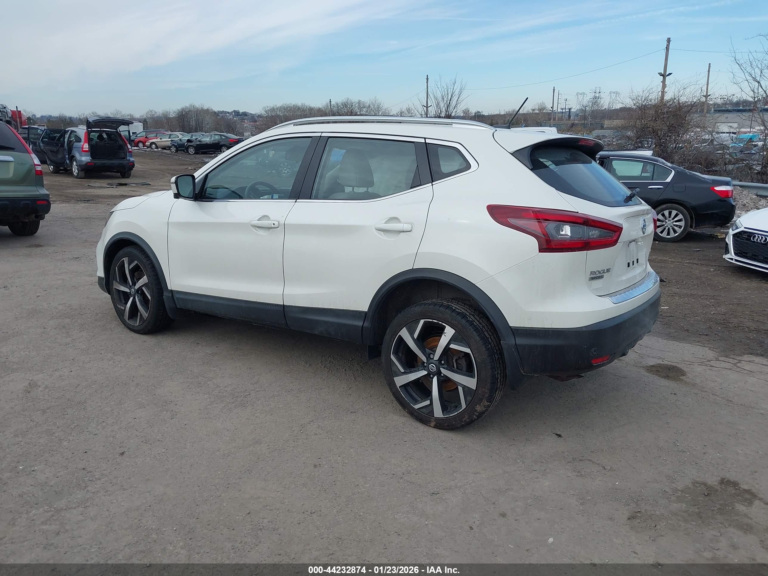 NISSAN ROGUE image 3