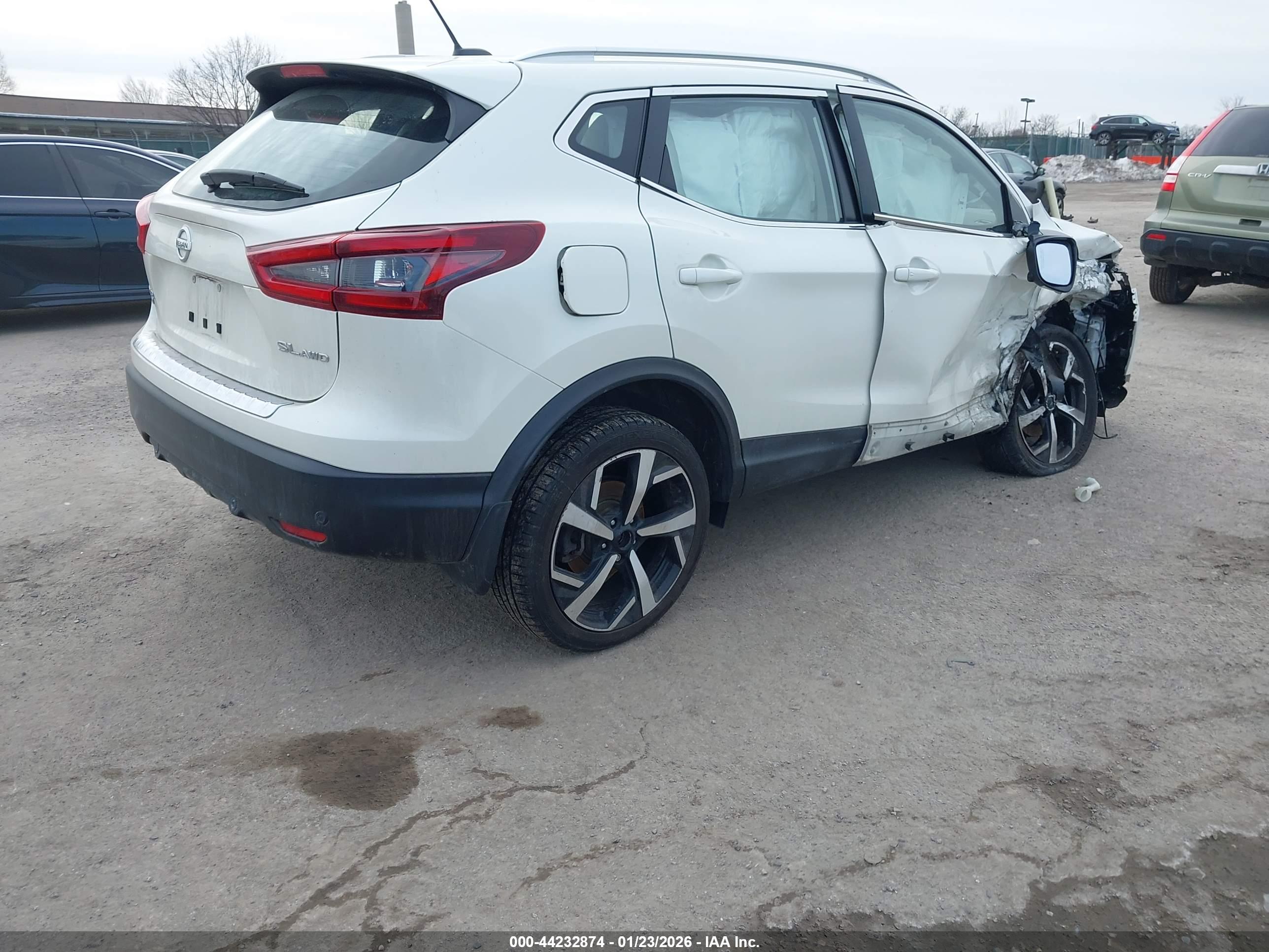 NISSAN ROGUE image 4