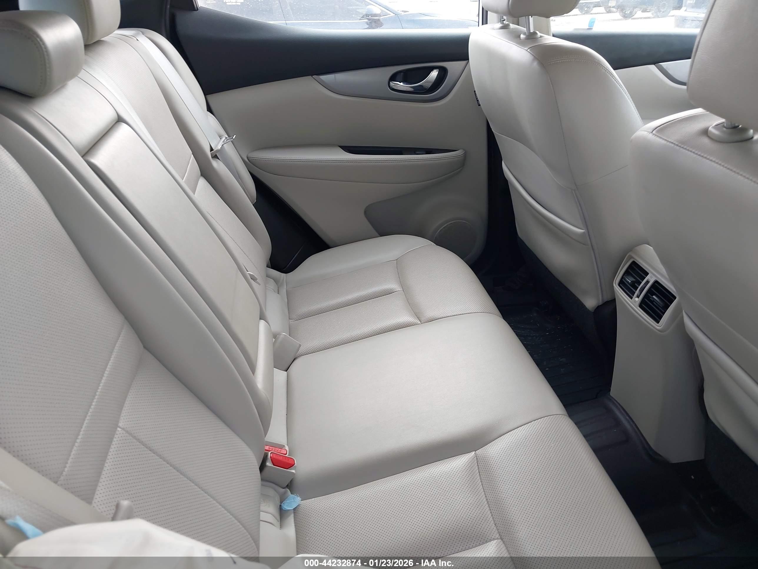 NISSAN ROGUE image 8