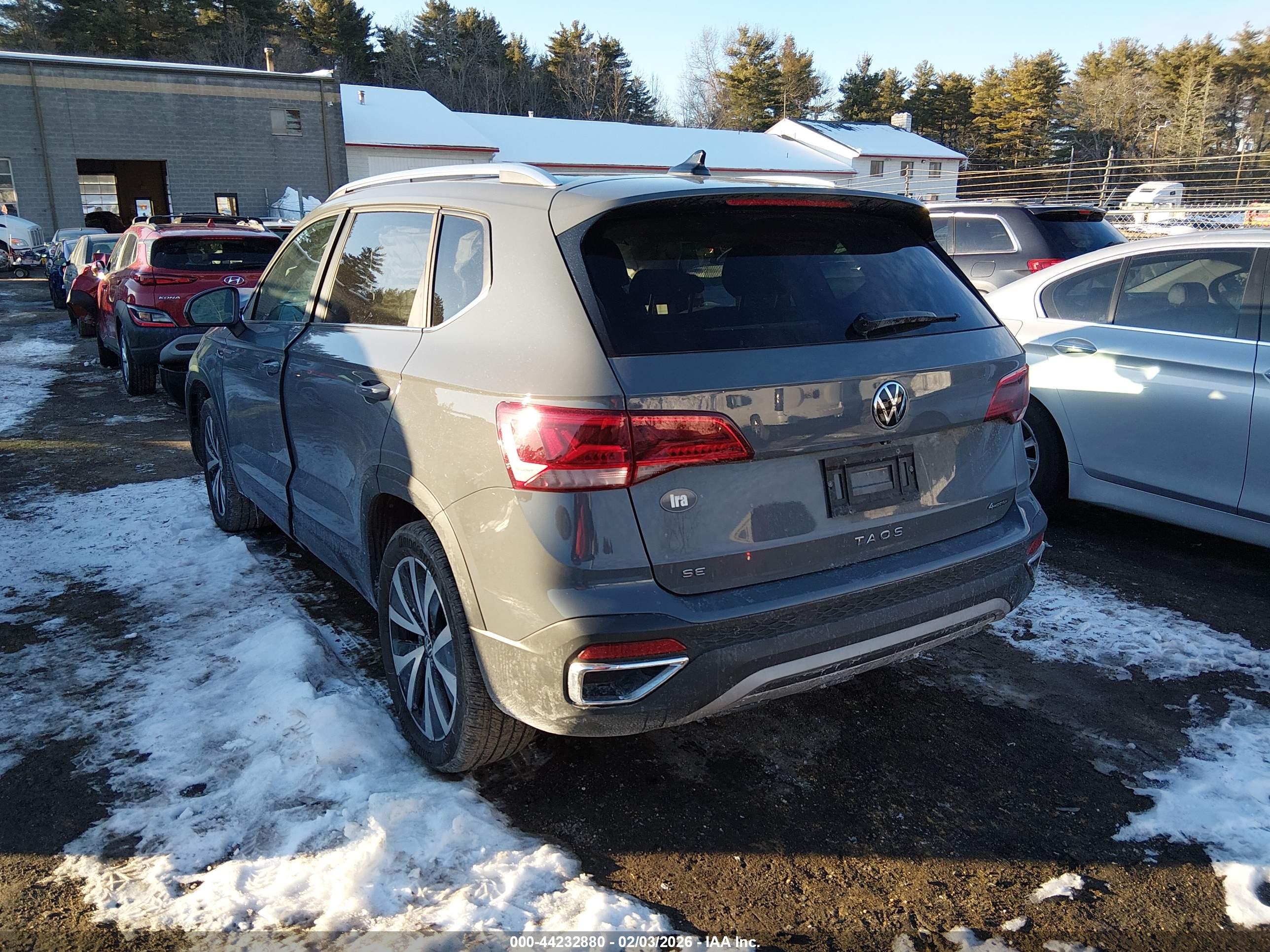 VOLKSWAGEN TAOS image 3
