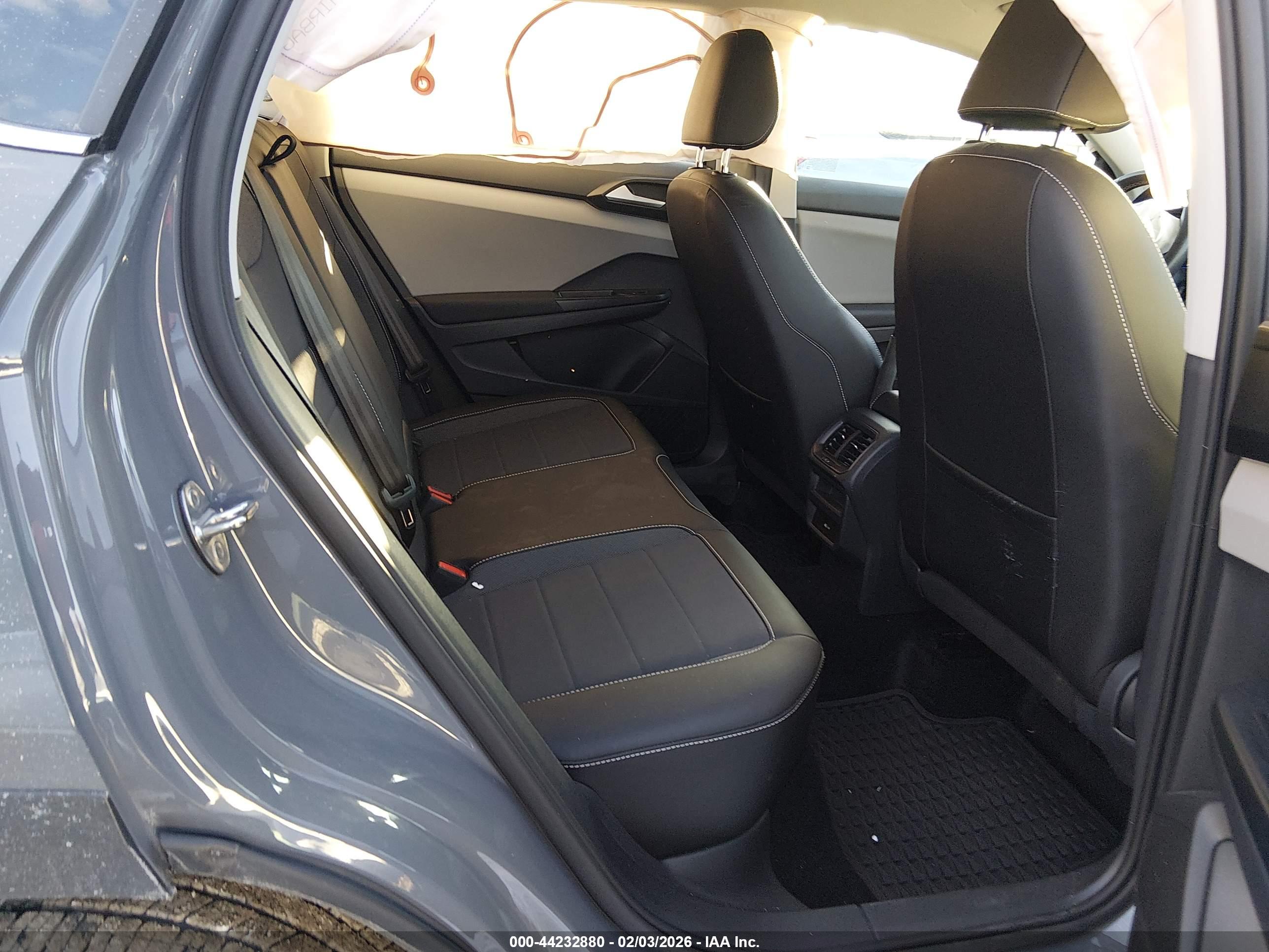 VOLKSWAGEN TAOS image 8