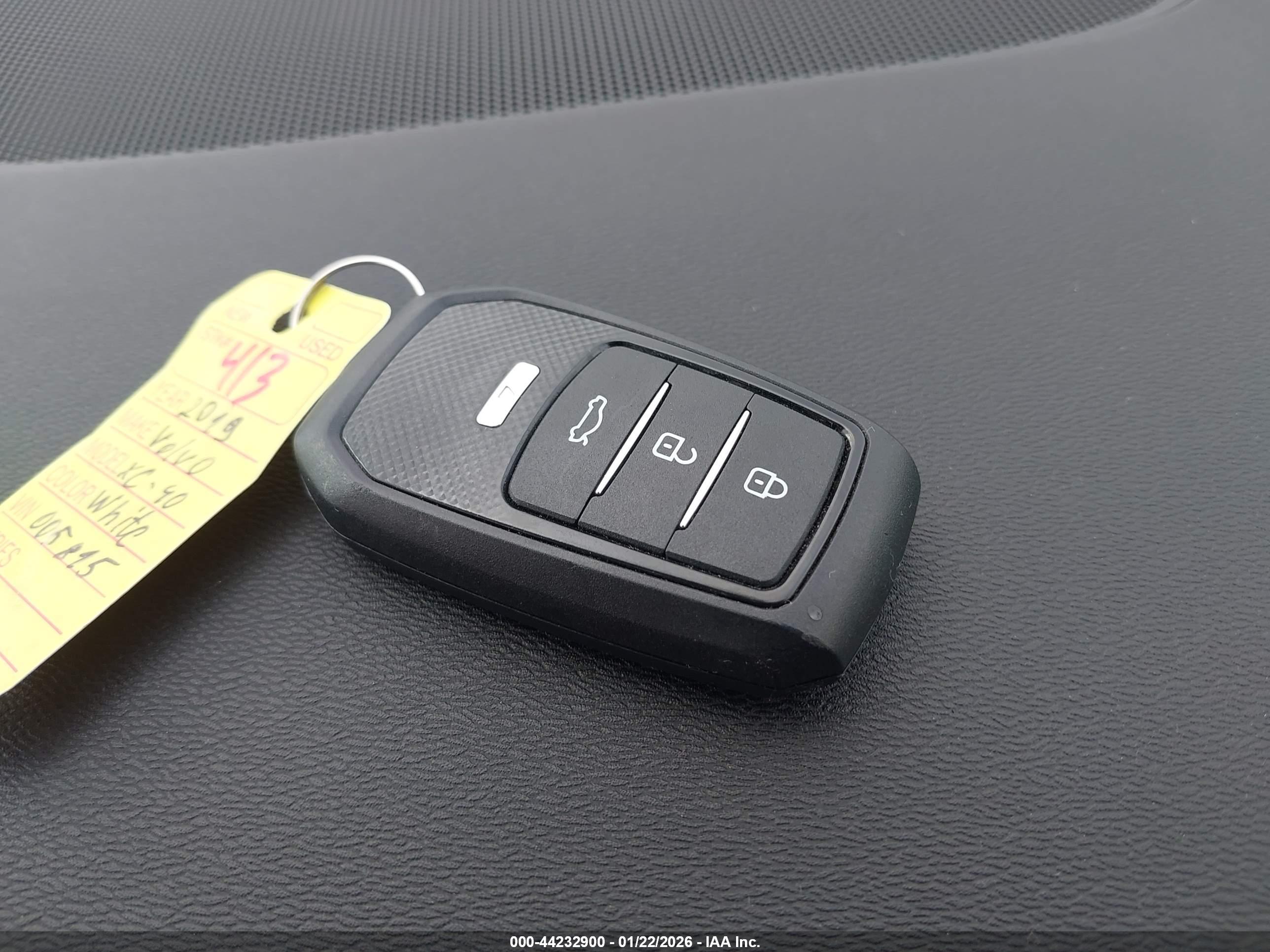 VOLVO XC40 image 11