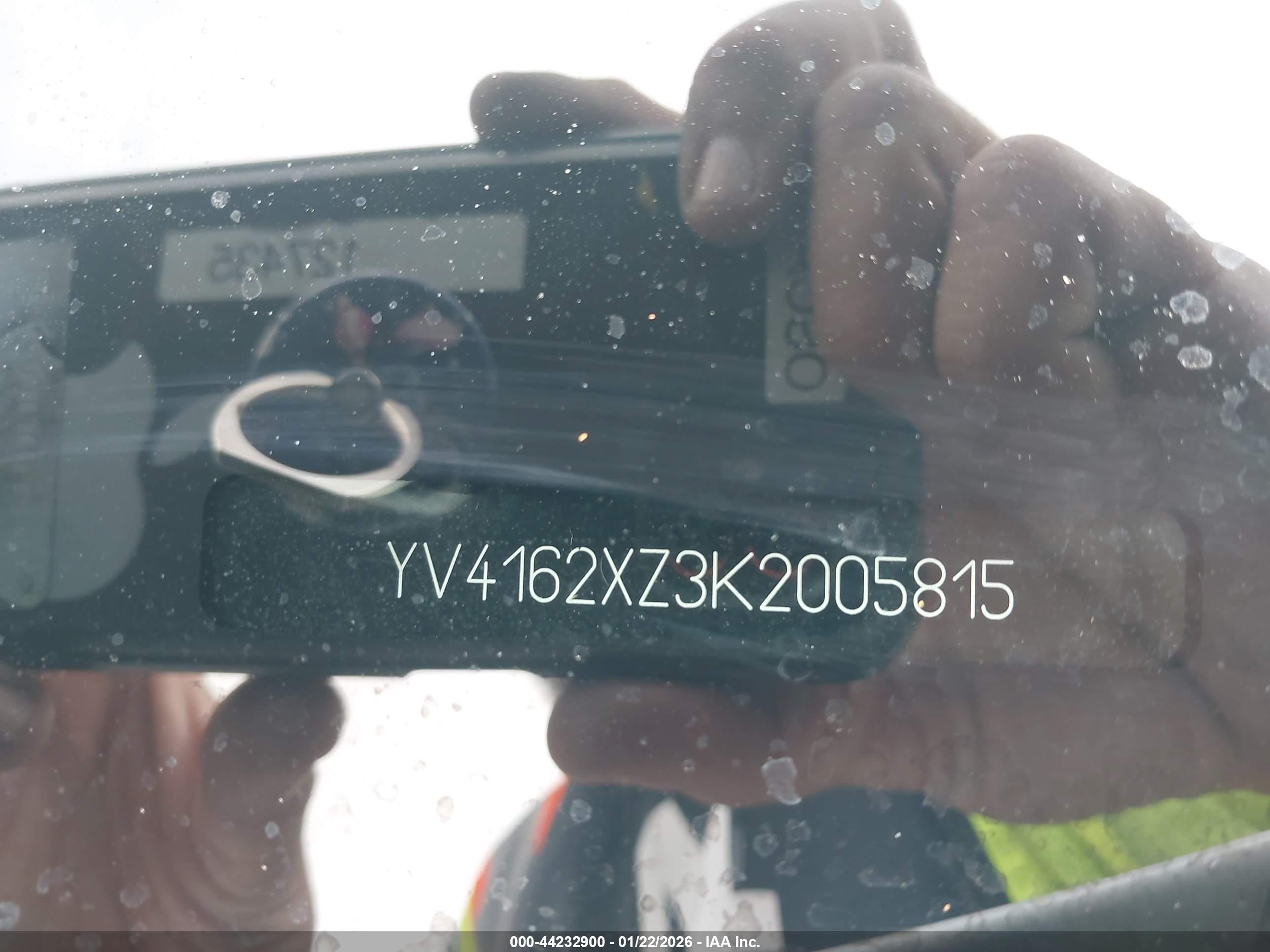 VOLVO XC40 image 9