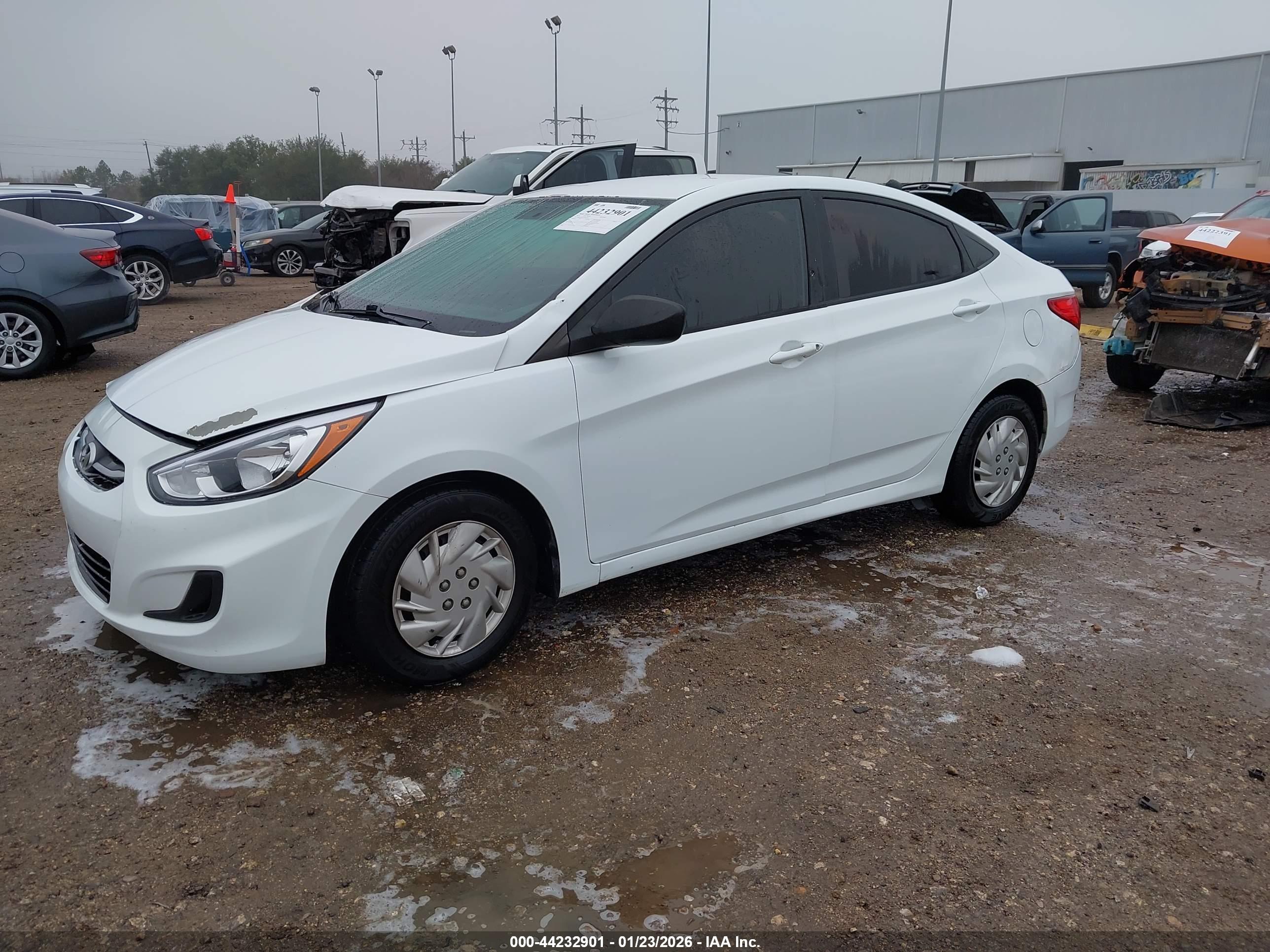HYUNDAI ACCENT image 2