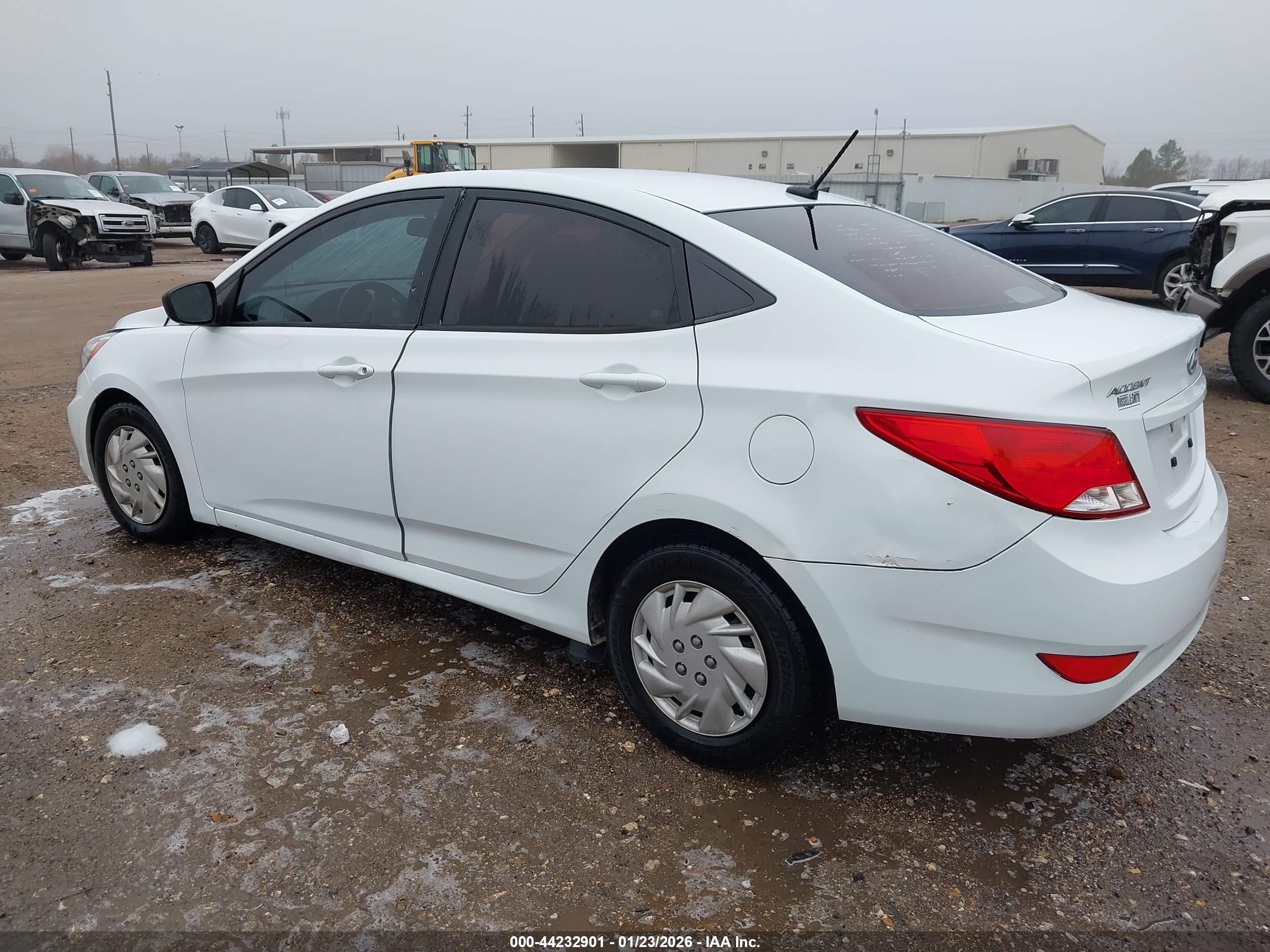 HYUNDAI ACCENT image 3