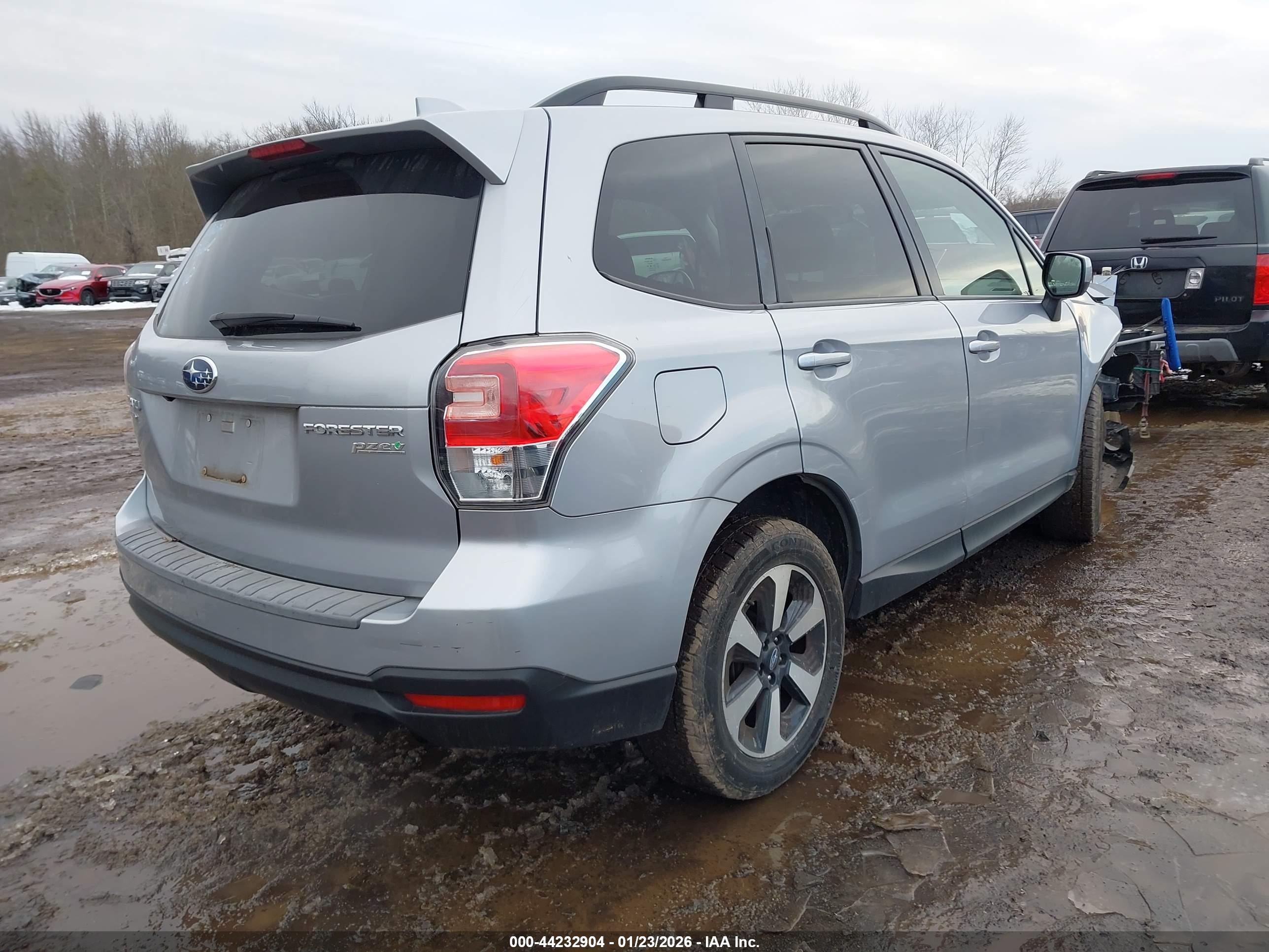 SUBARU FORESTER image 4