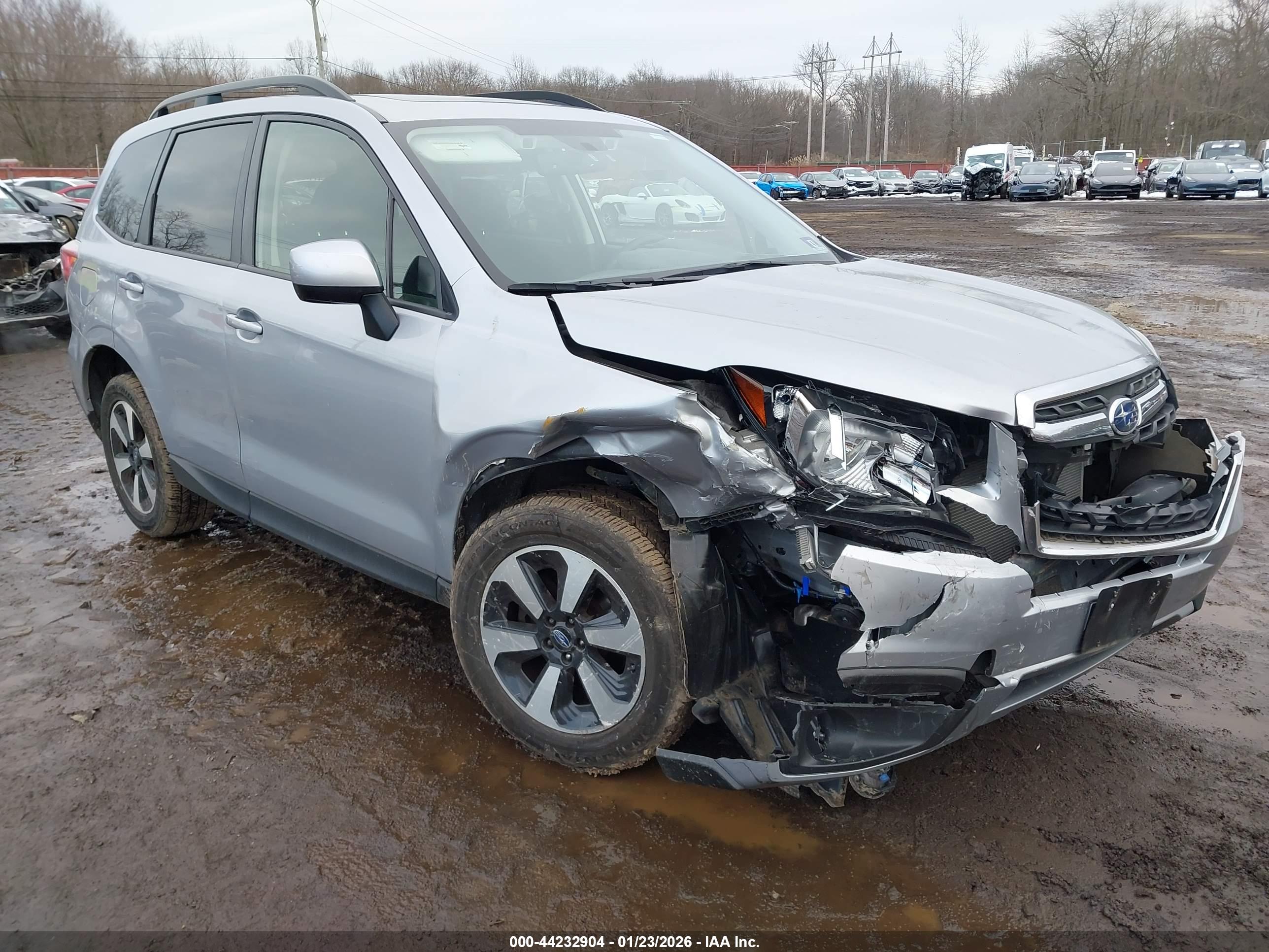 SUBARU FORESTER image 6