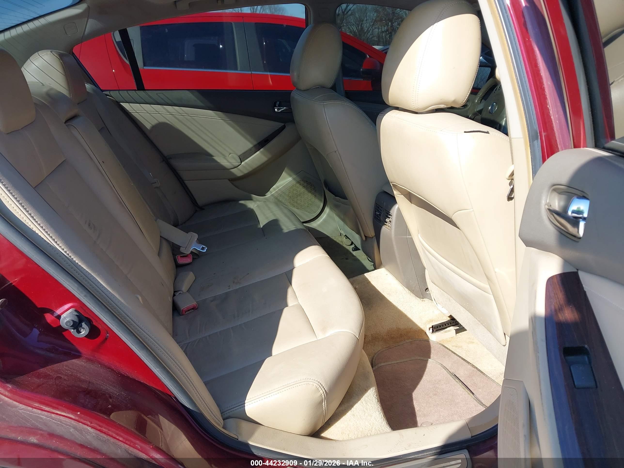 NISSAN ALTIMA image 8