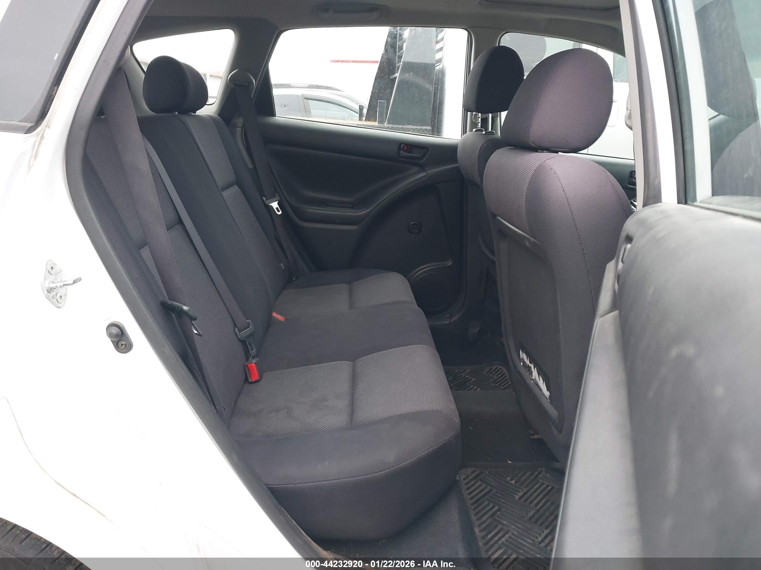 PONTIAC VIBE image 8