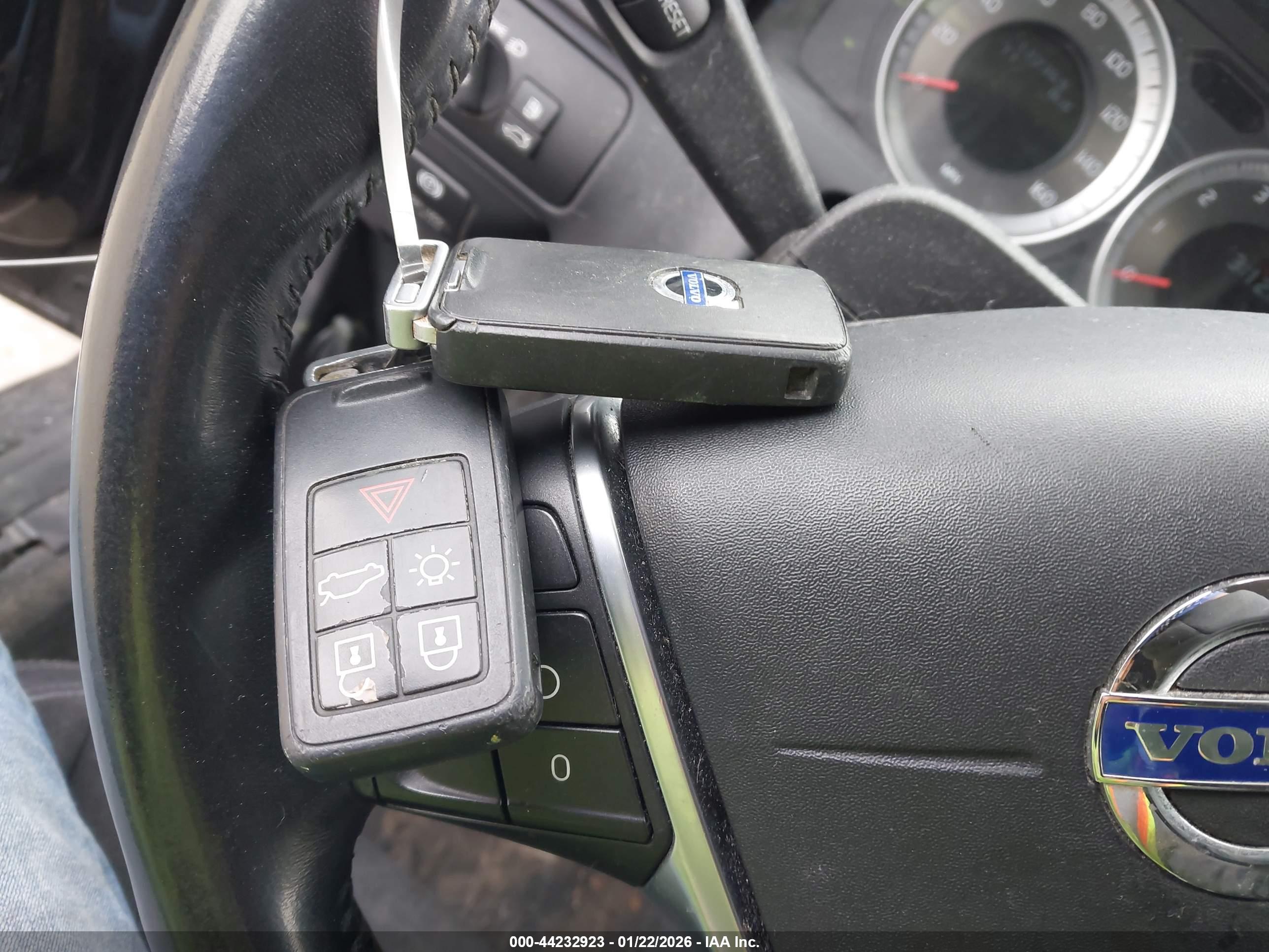 VOLVO S60 image 11