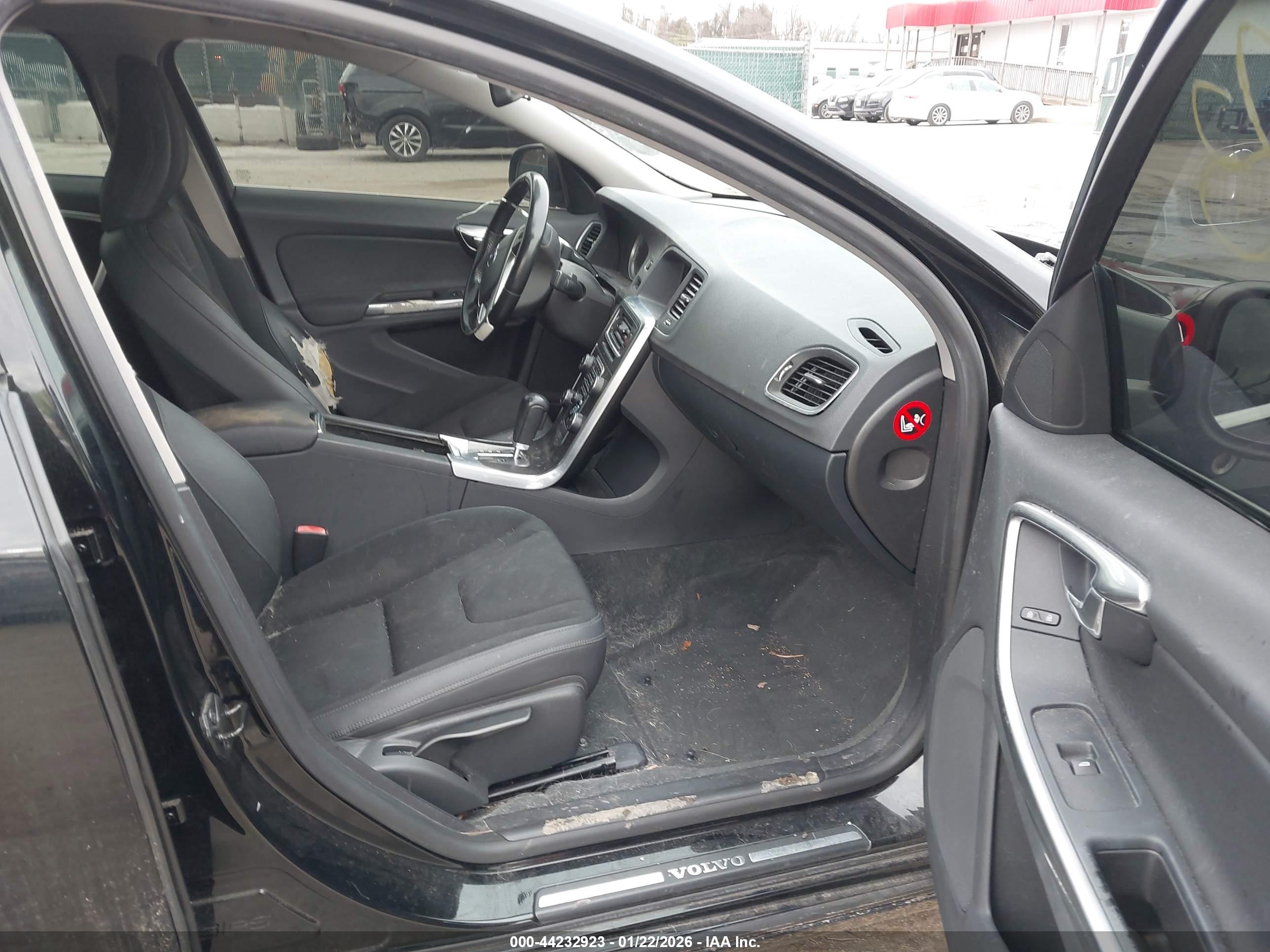 VOLVO S60 image 5
