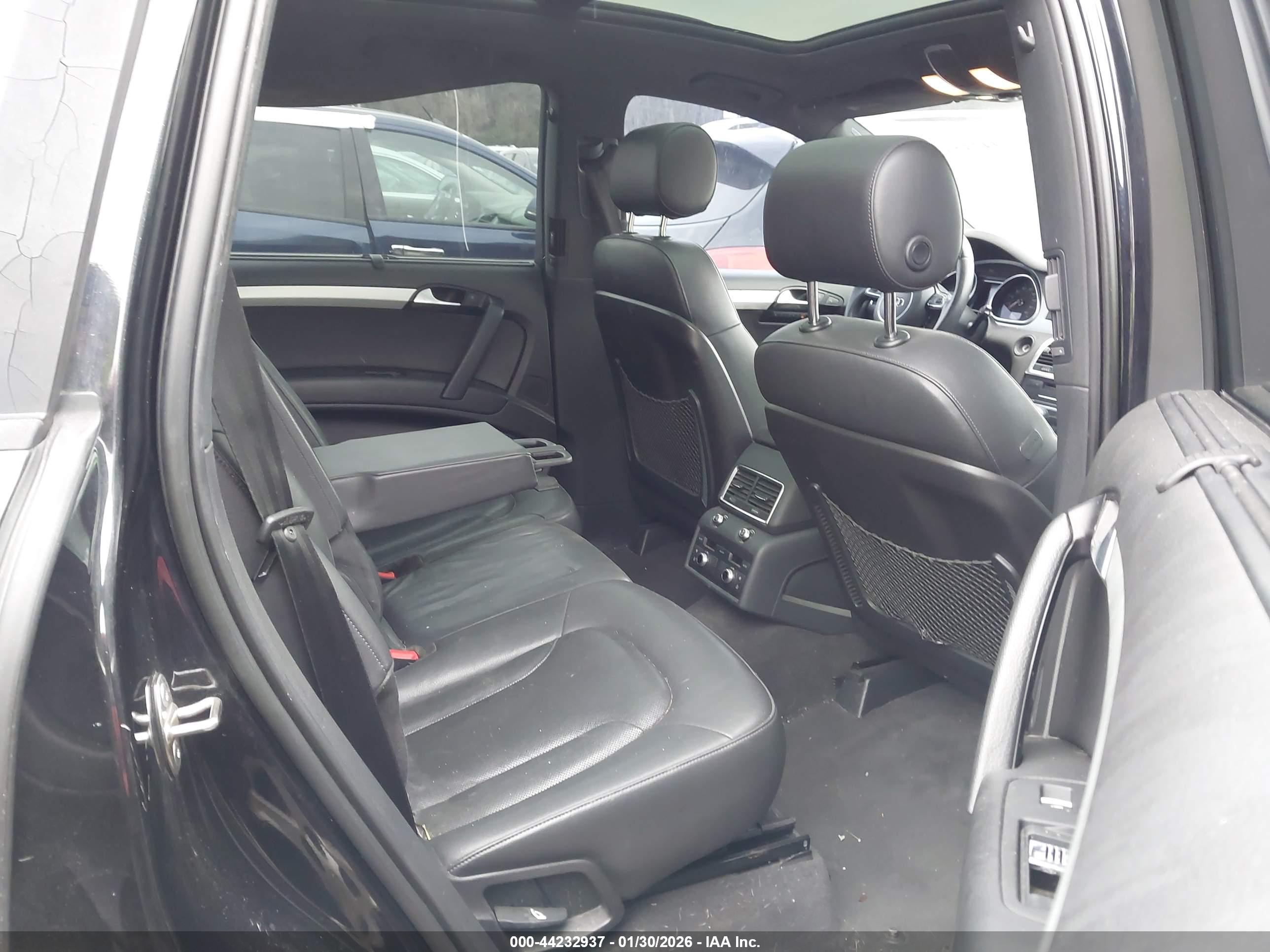 AUDI Q7 image 8