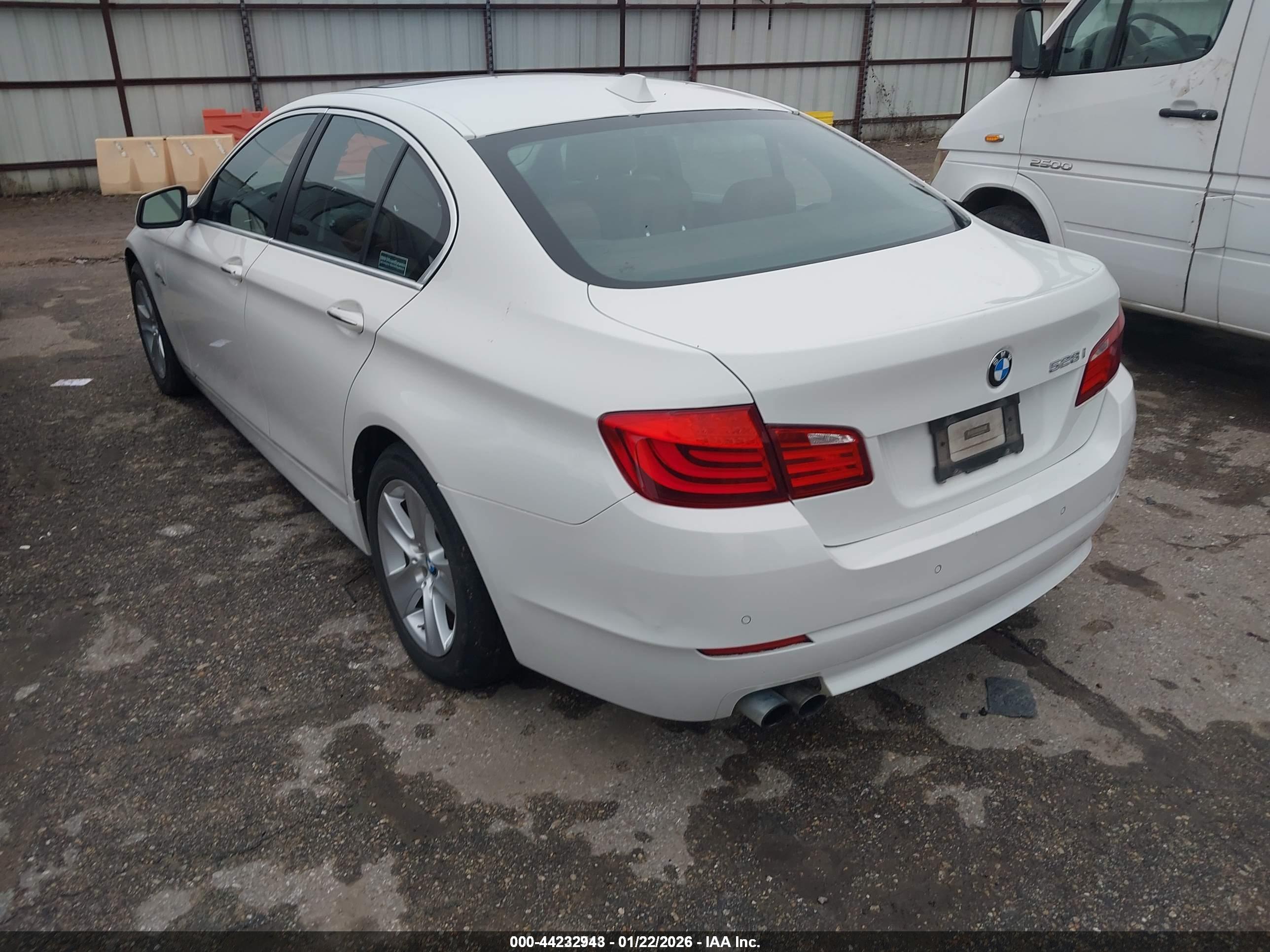 BMW 528I image 3