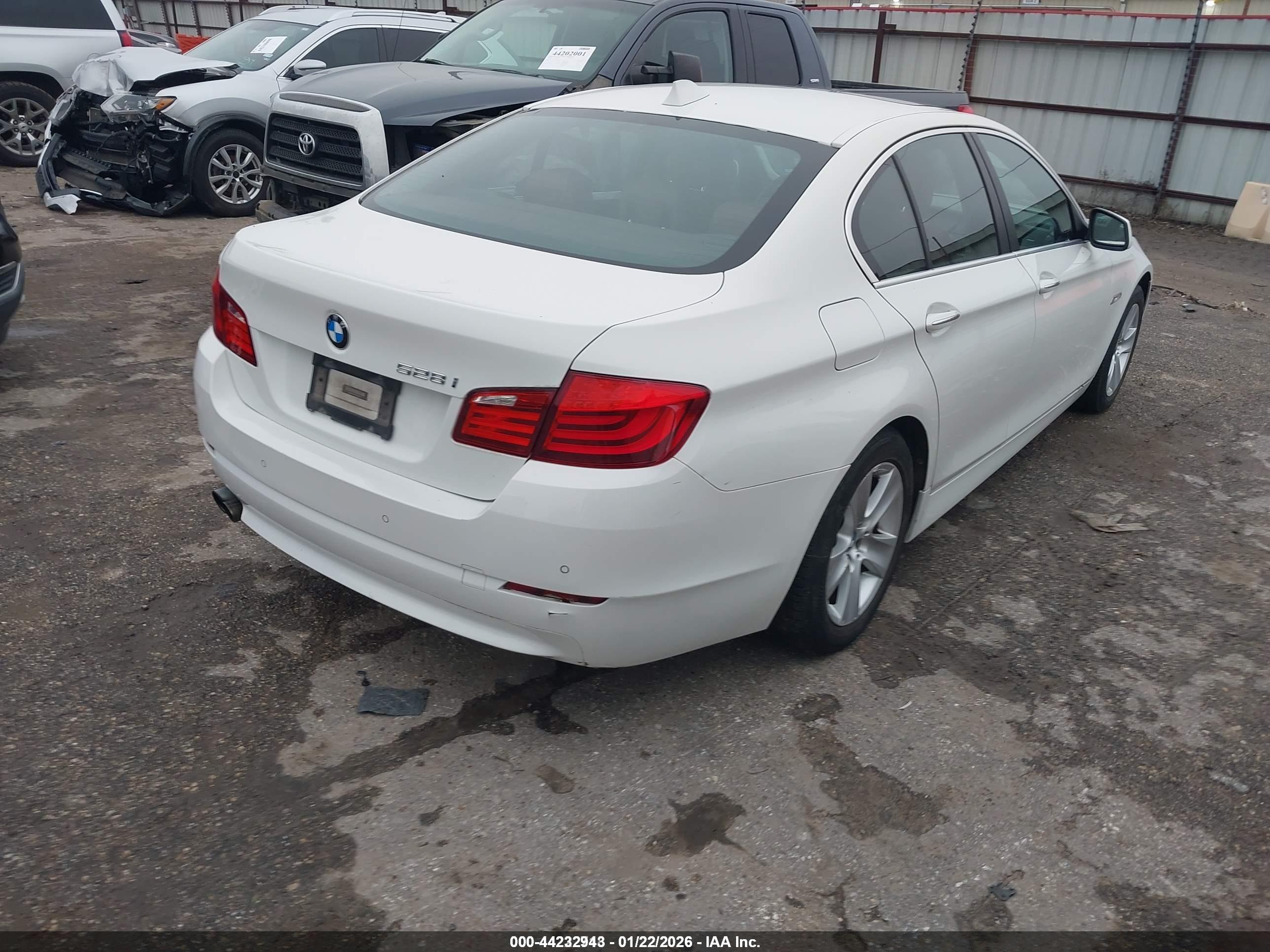 BMW 528I image 4