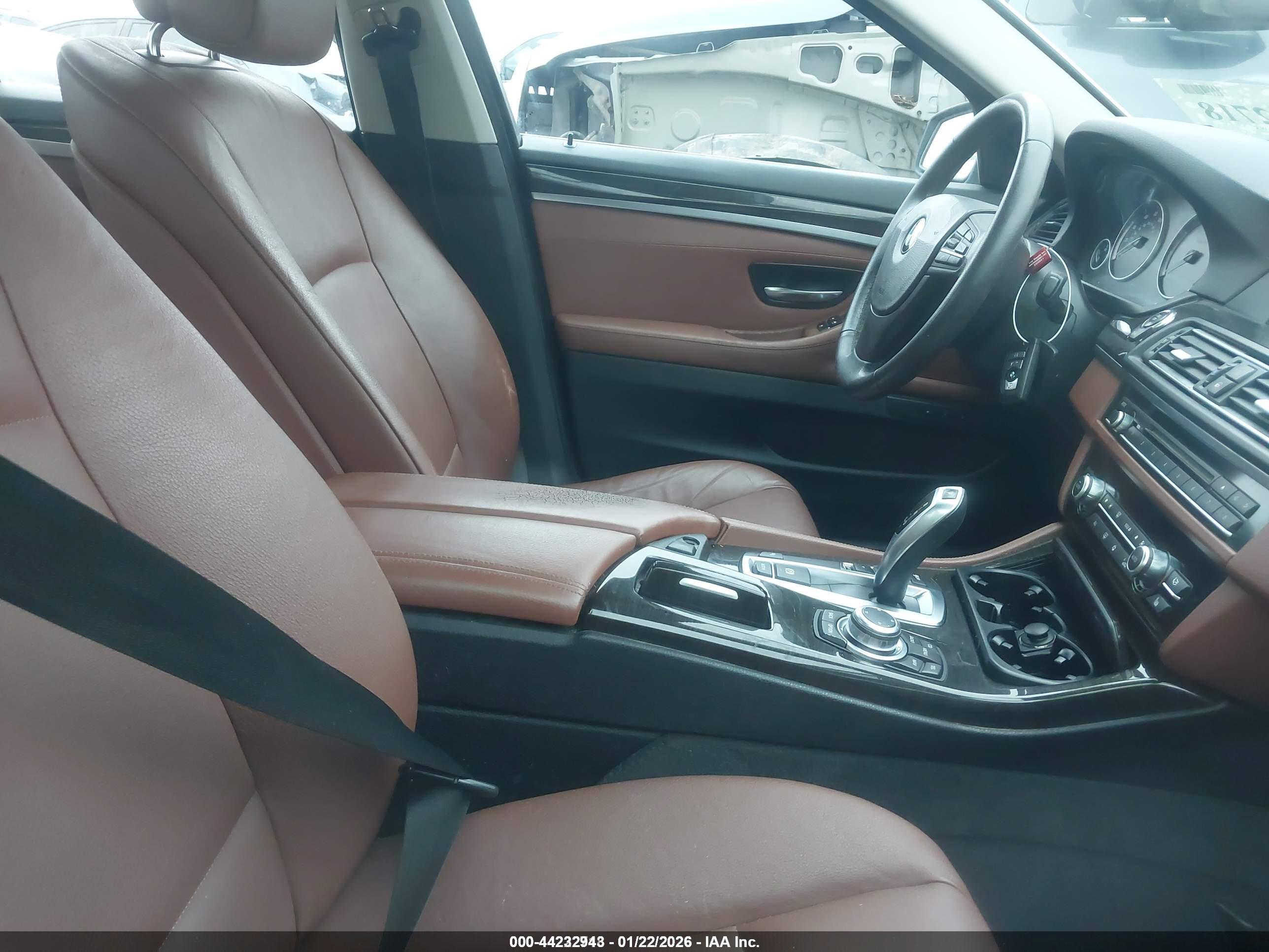 BMW 528I image 5