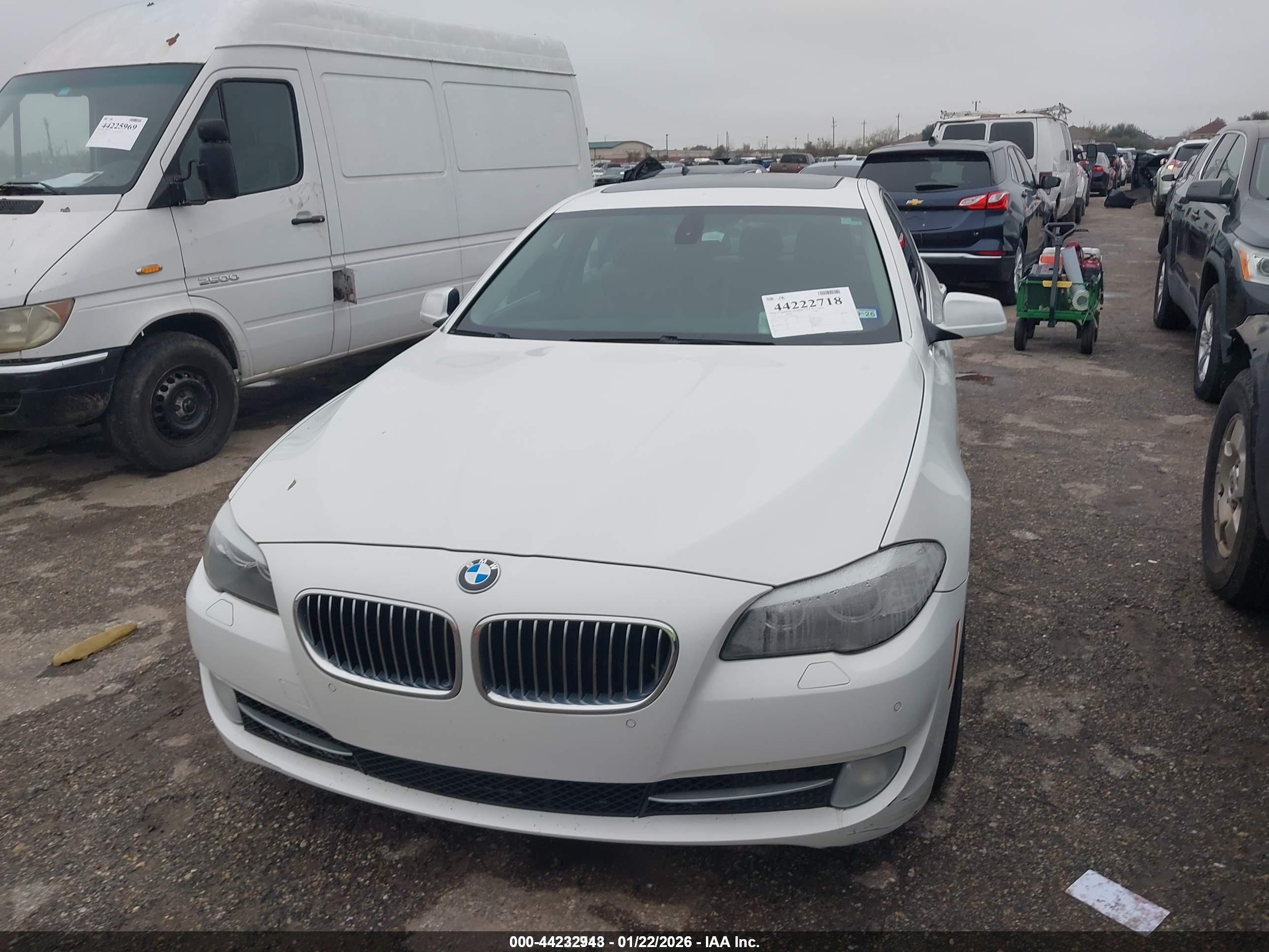 BMW 528I image 6
