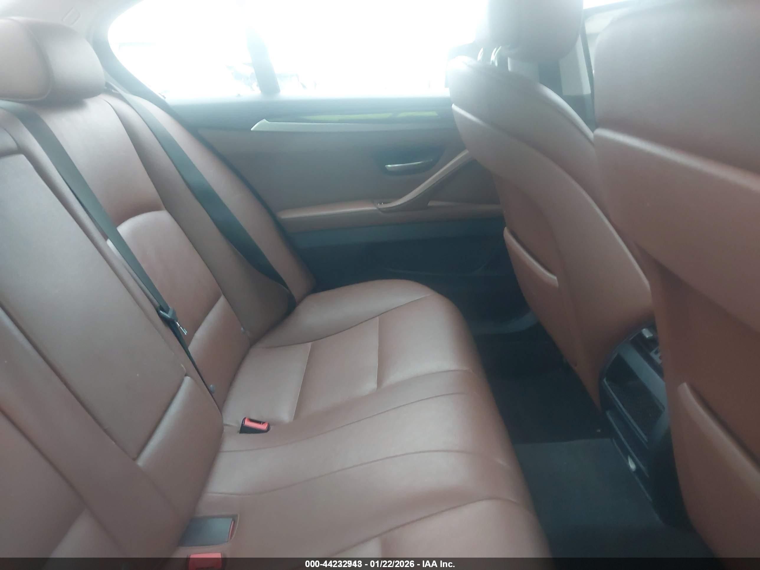 BMW 528I image 8