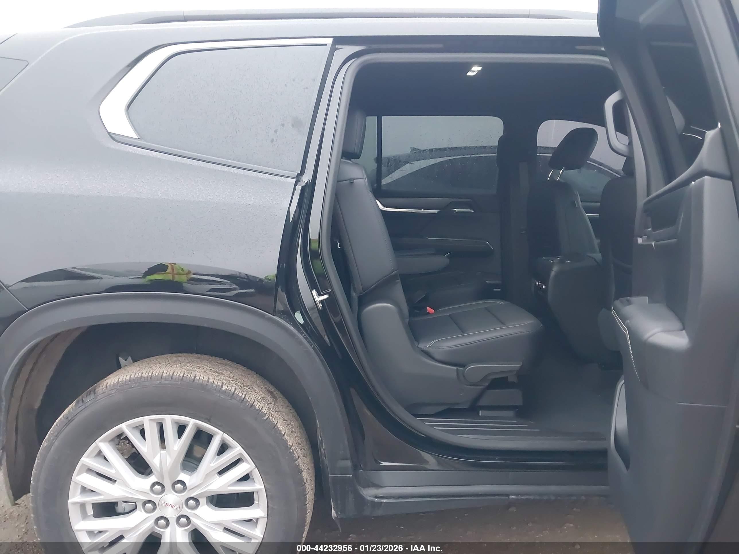 GMC ACADIA image 8