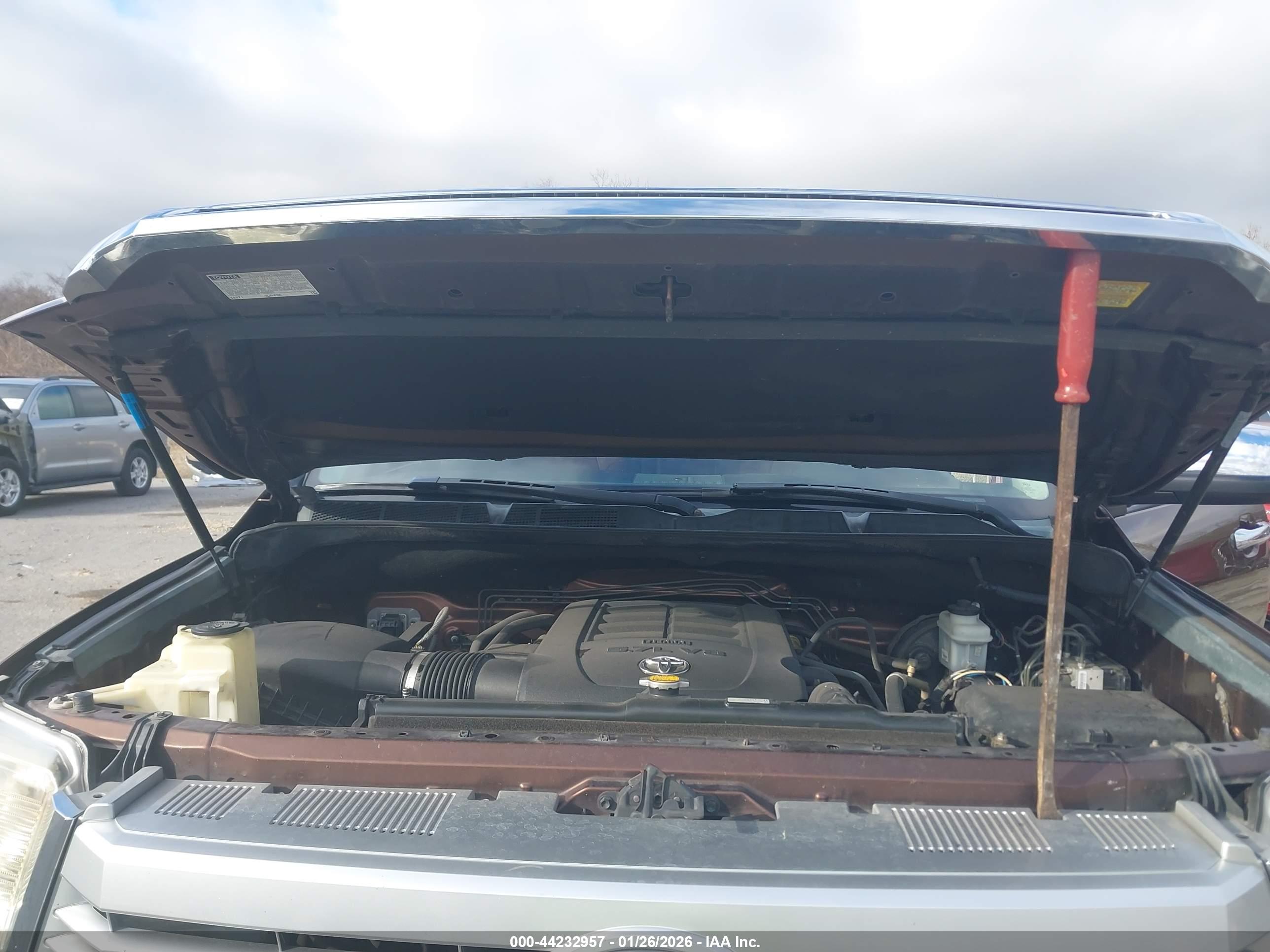 TOYOTA TUNDRA image 10
