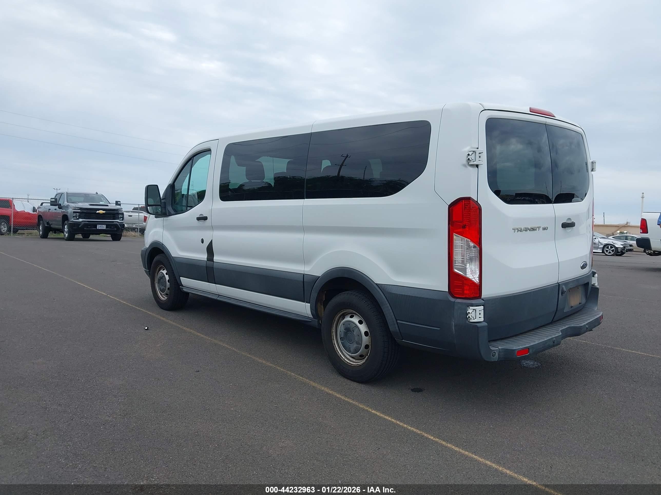 FORD TRANSIT-150 image 3