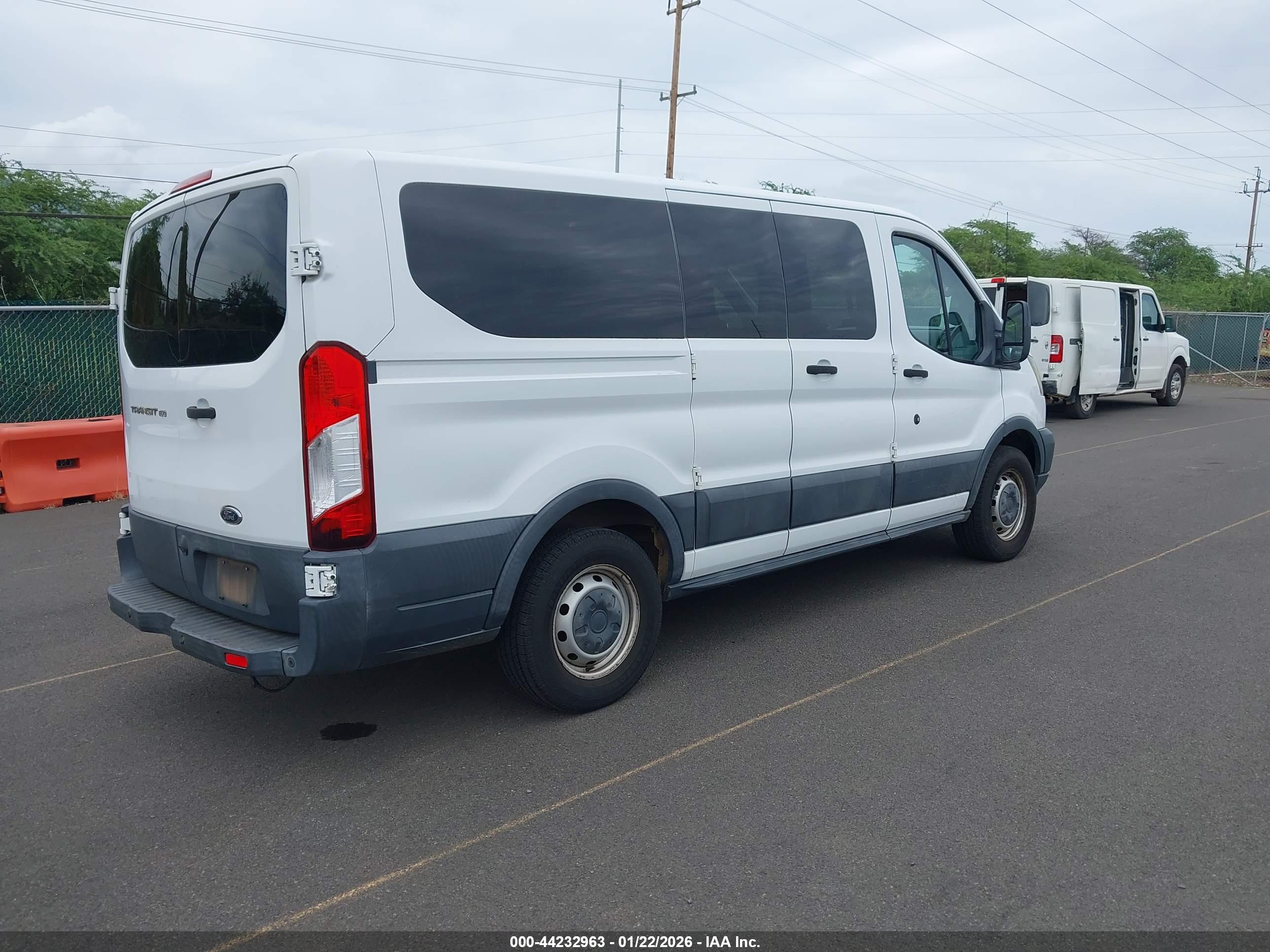 FORD TRANSIT-150 image 4