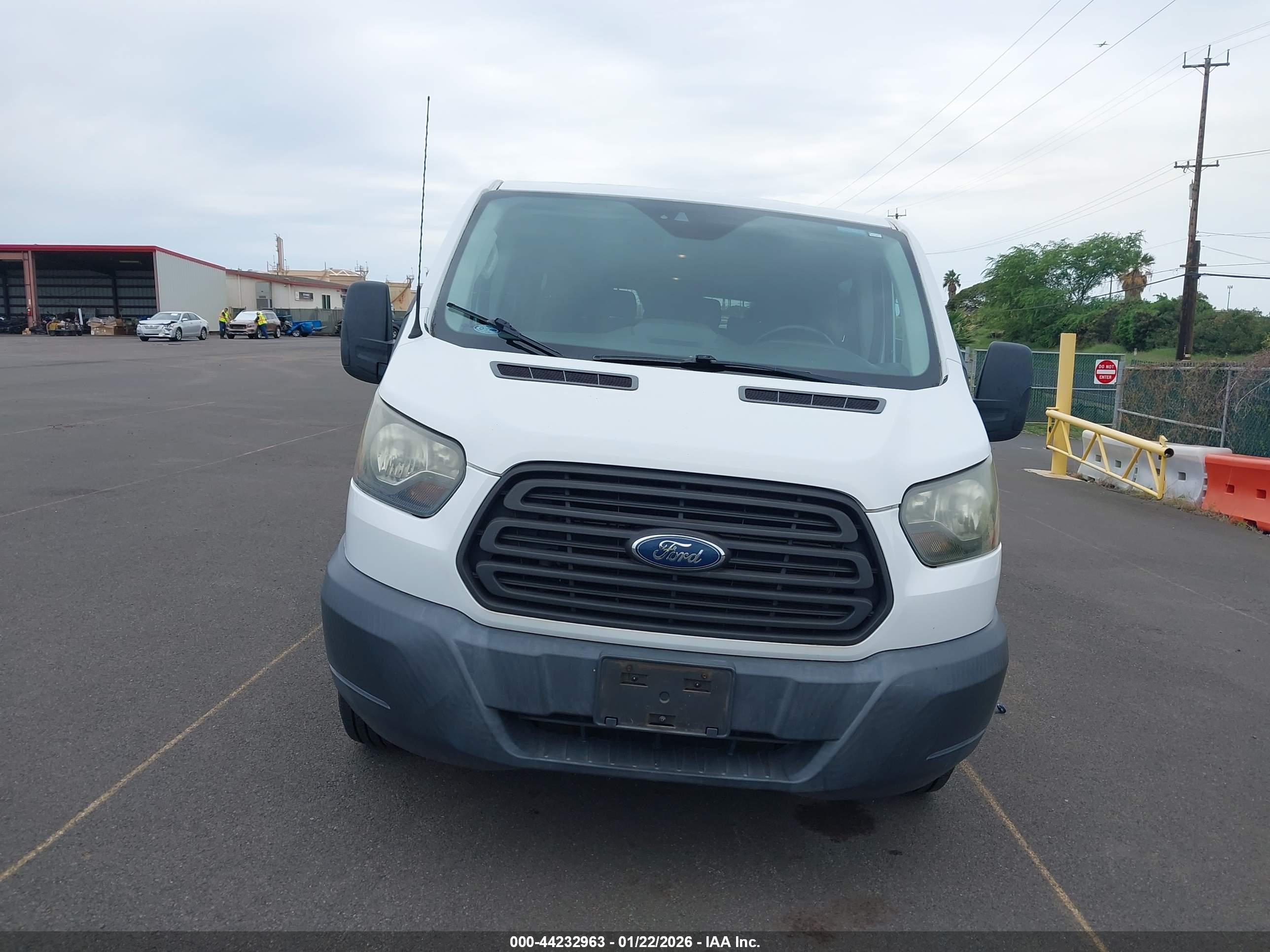 FORD TRANSIT-150 image 6