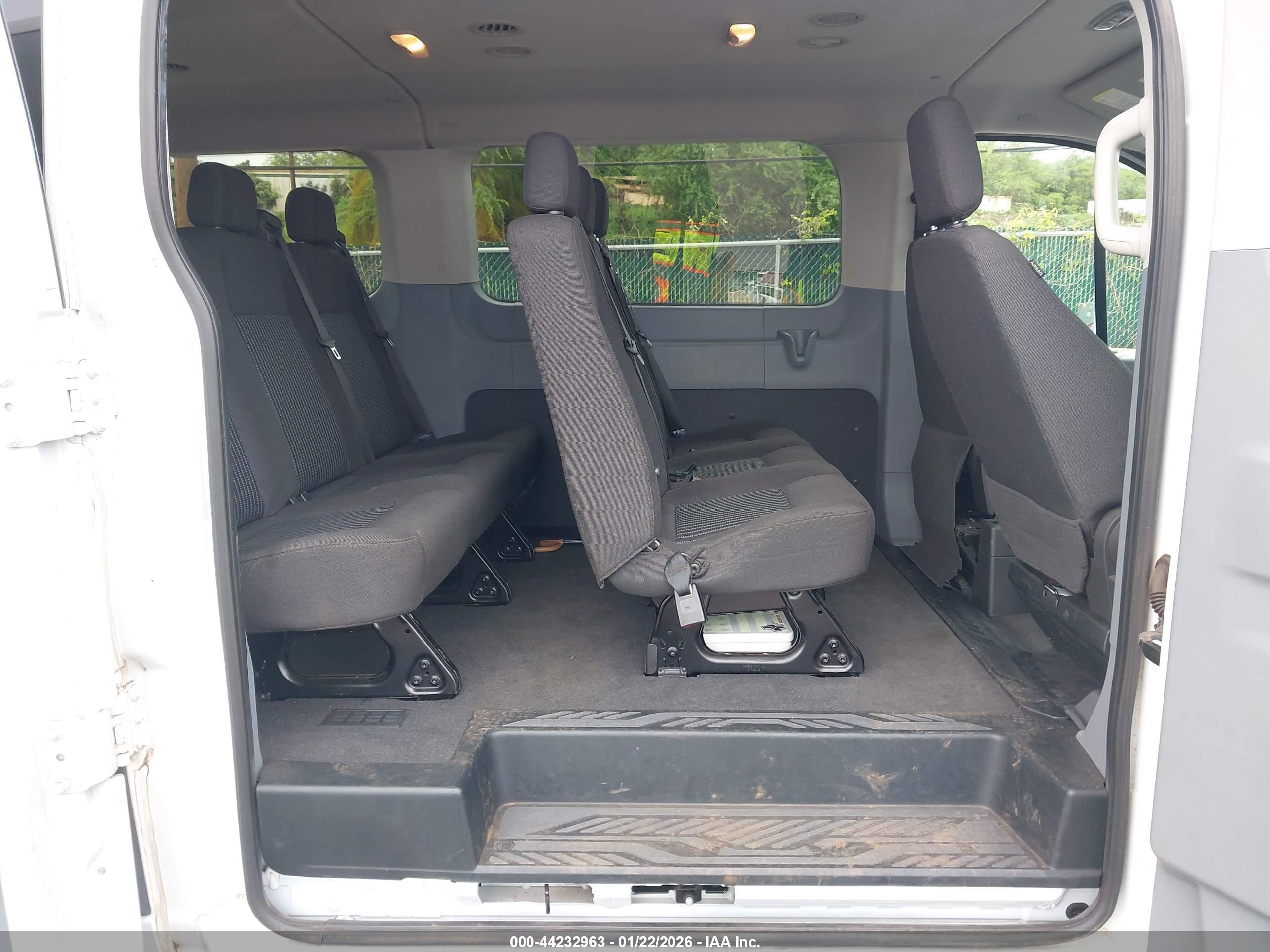 FORD TRANSIT-150 image 8
