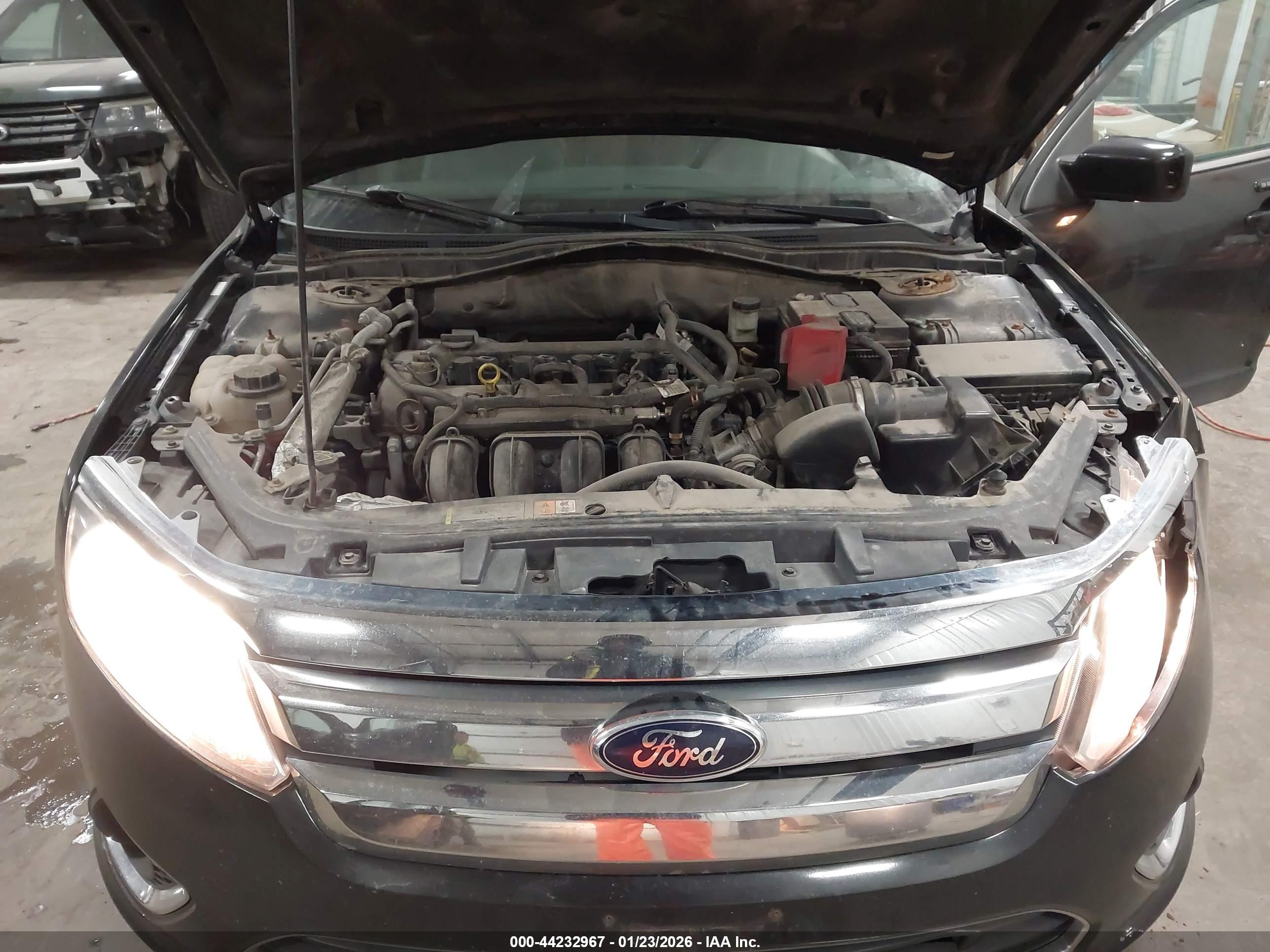 FORD FUSION image 10