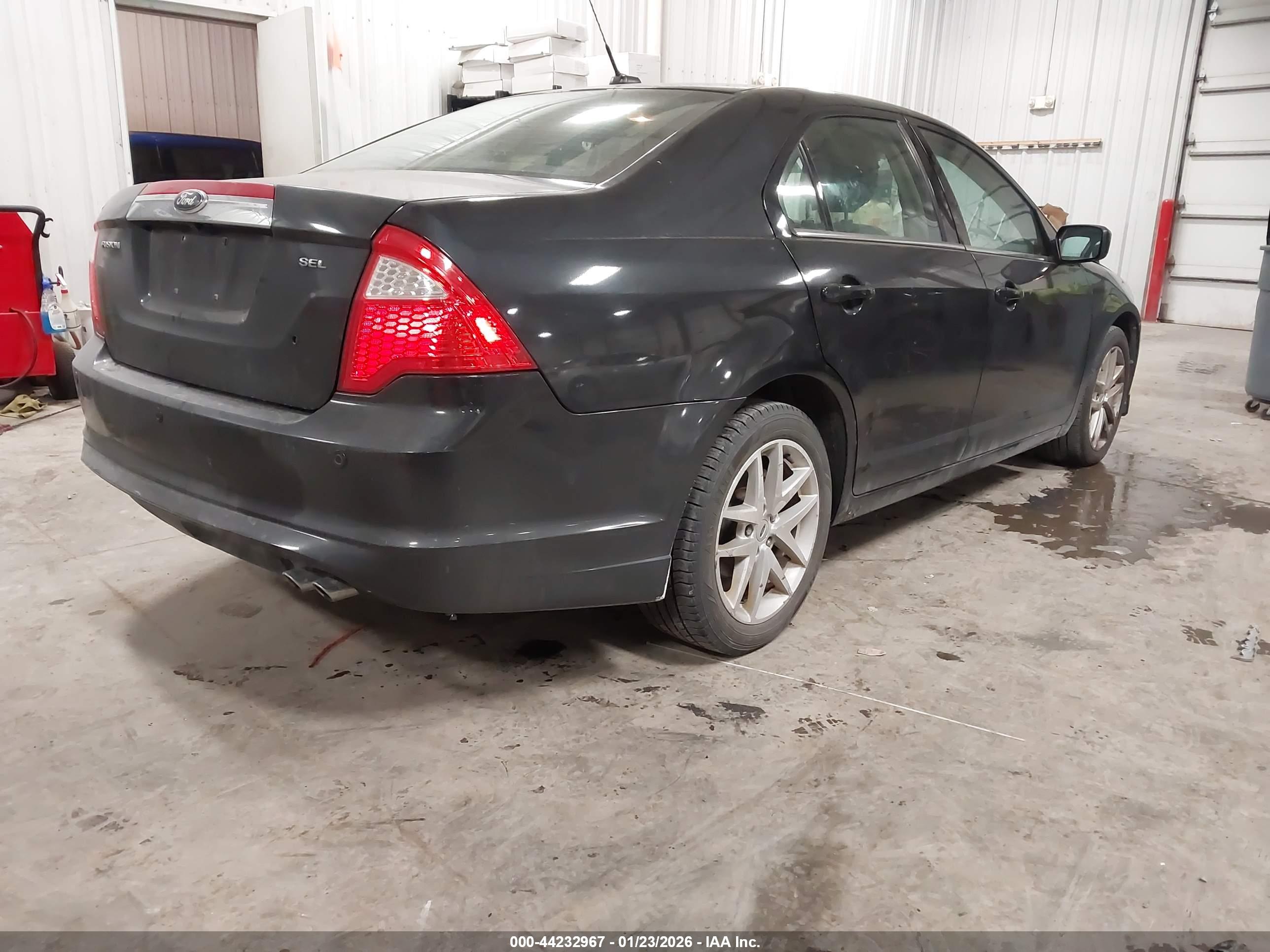 FORD FUSION image 4