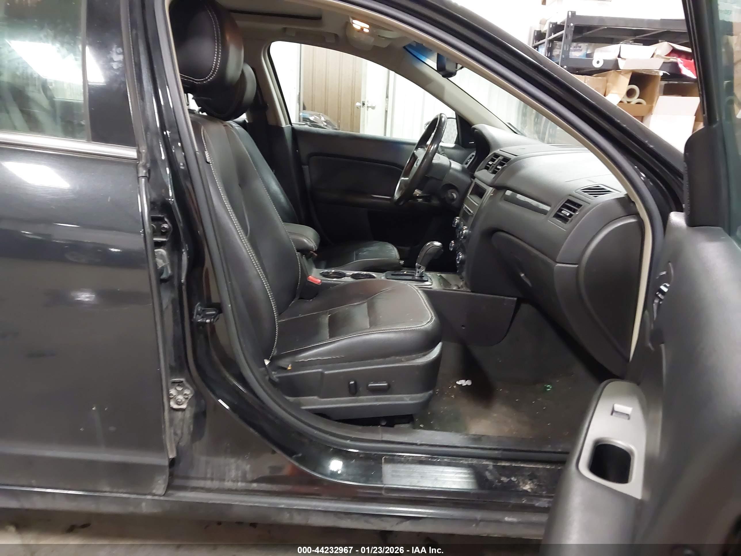 FORD FUSION image 5