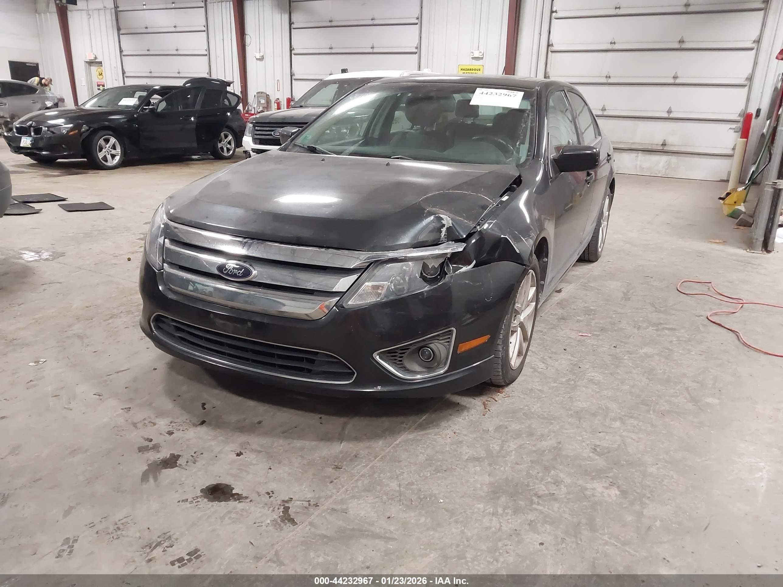 FORD FUSION image 6