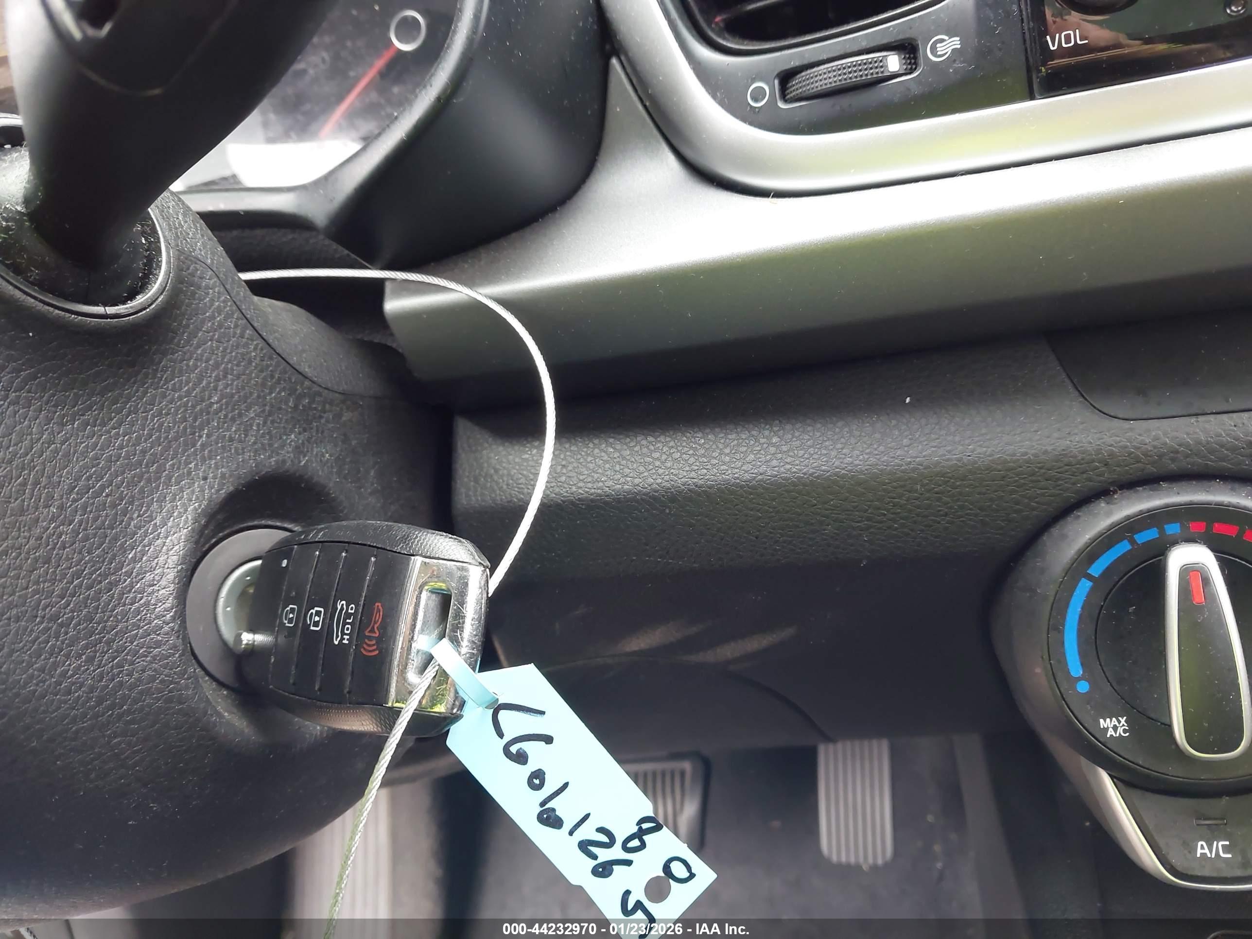 KIA RIO image 11
