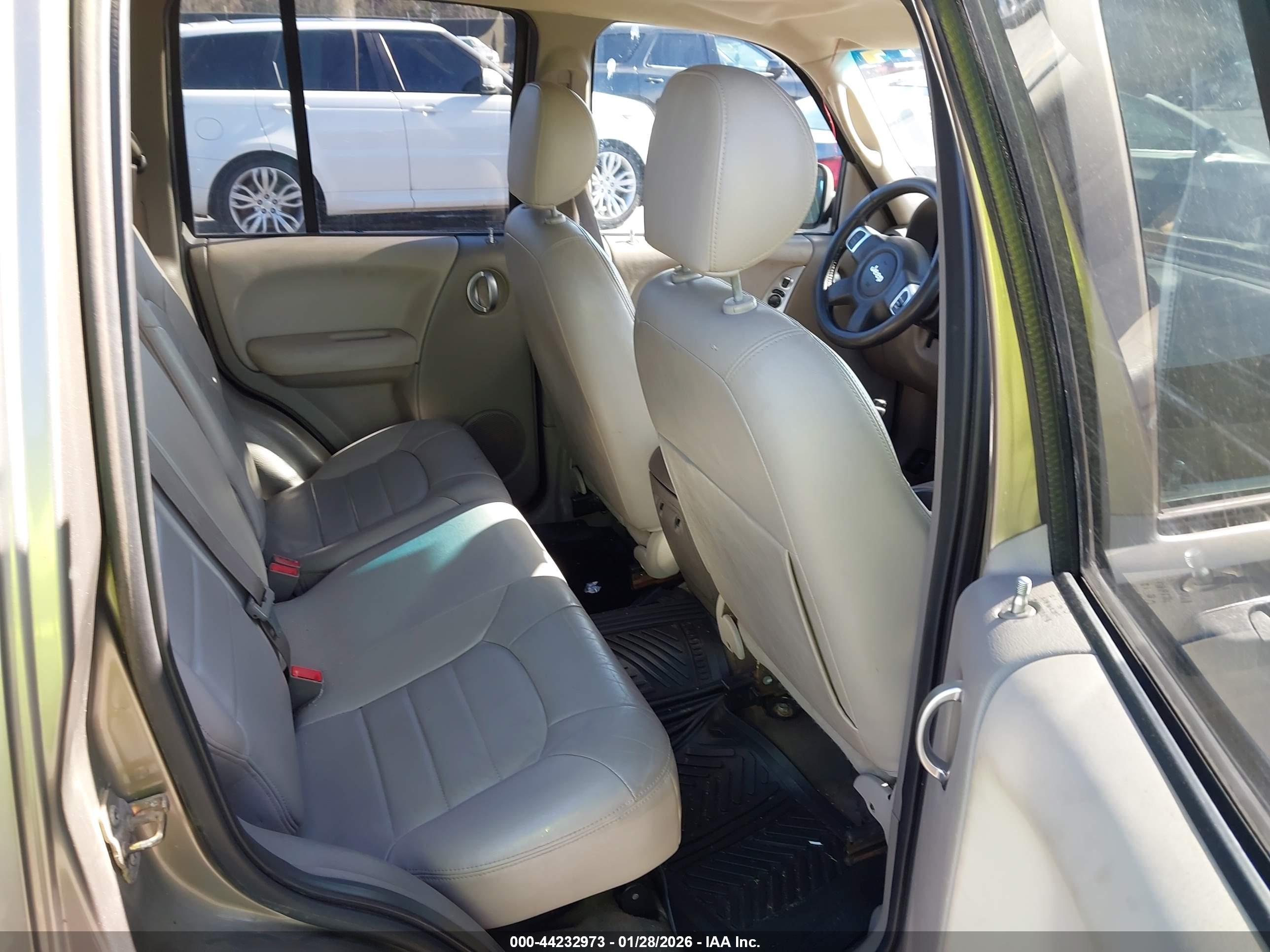 JEEP LIBERTY image 8