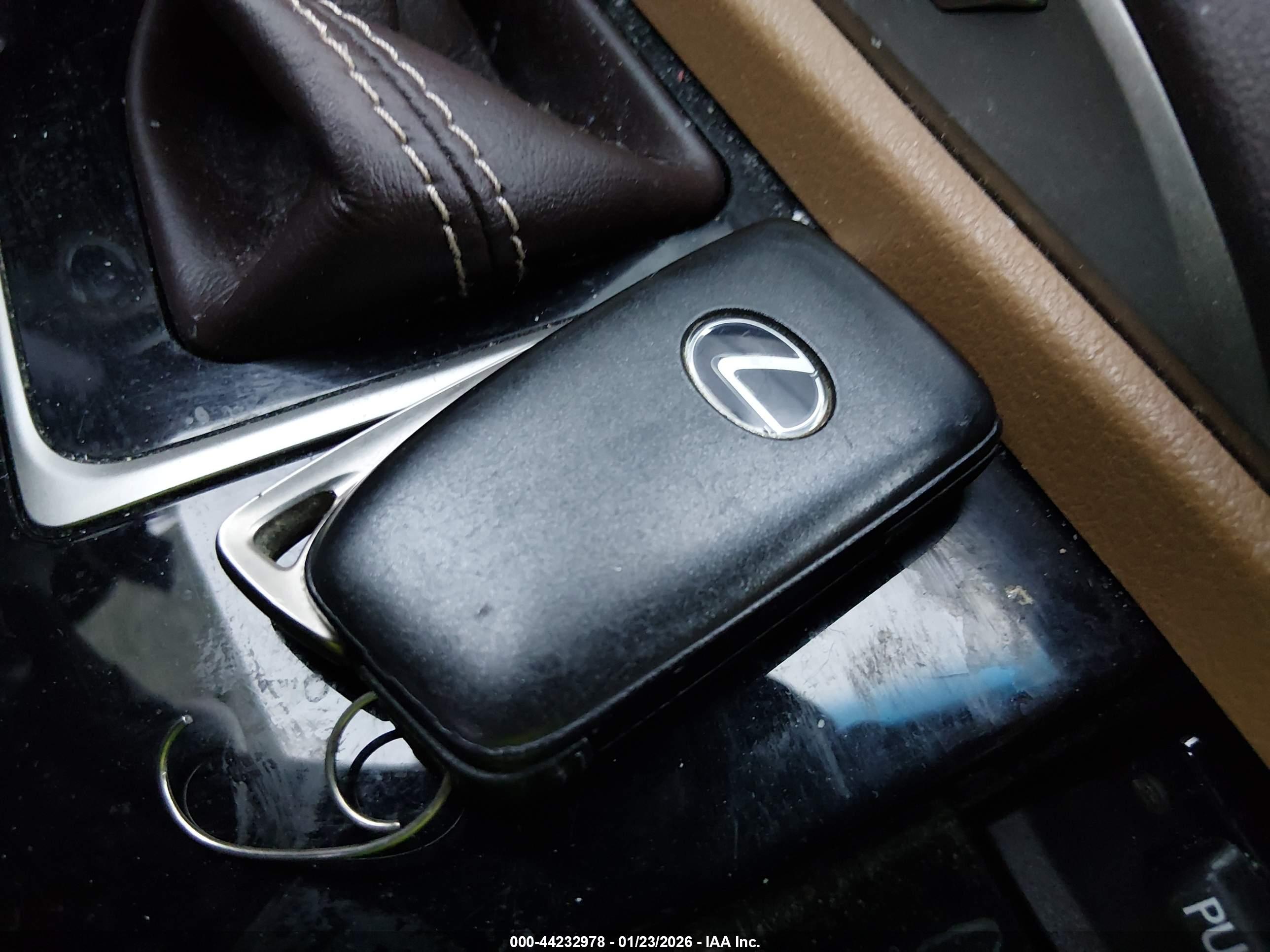 LEXUS ES image 11