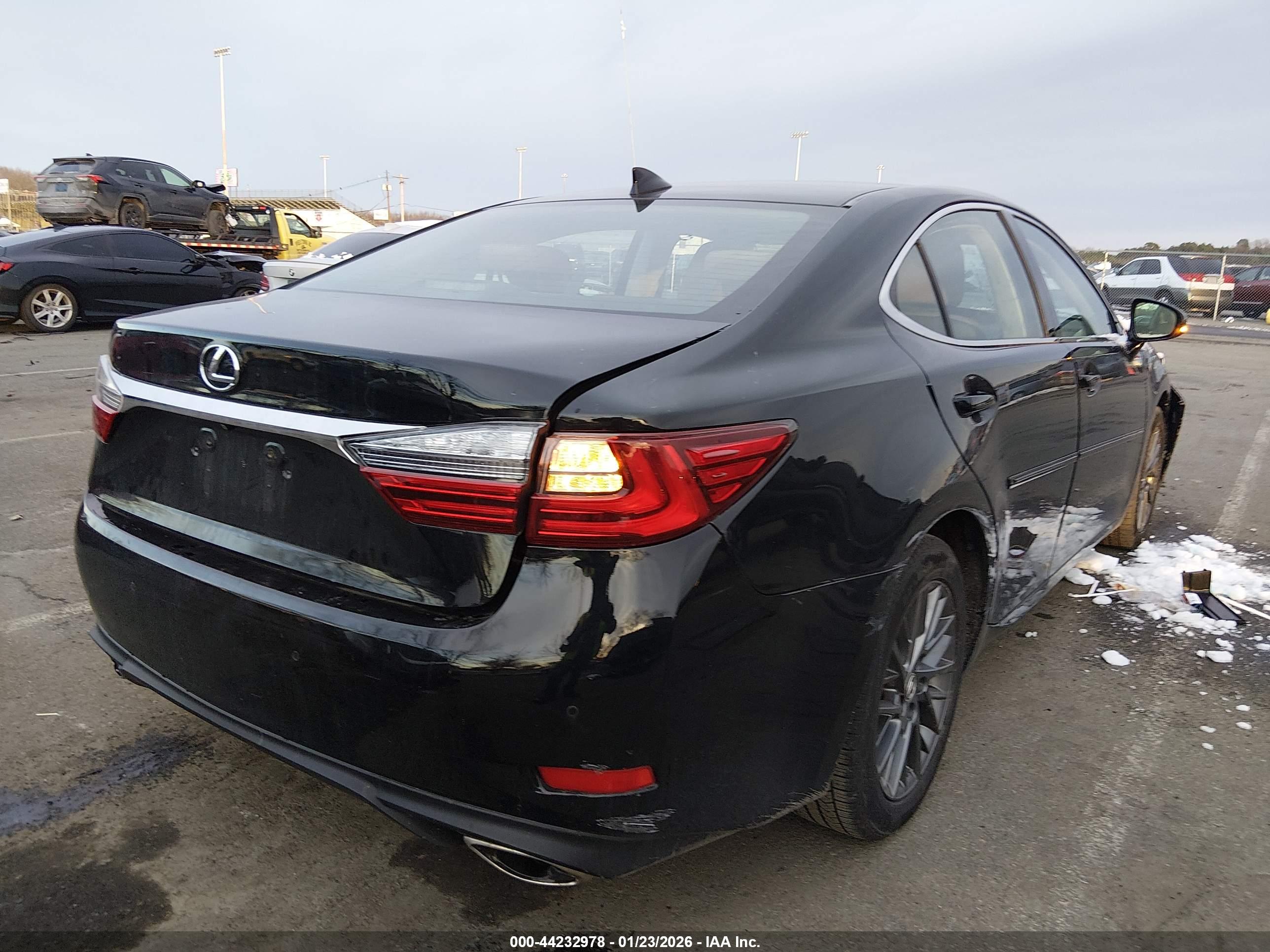 LEXUS ES image 4