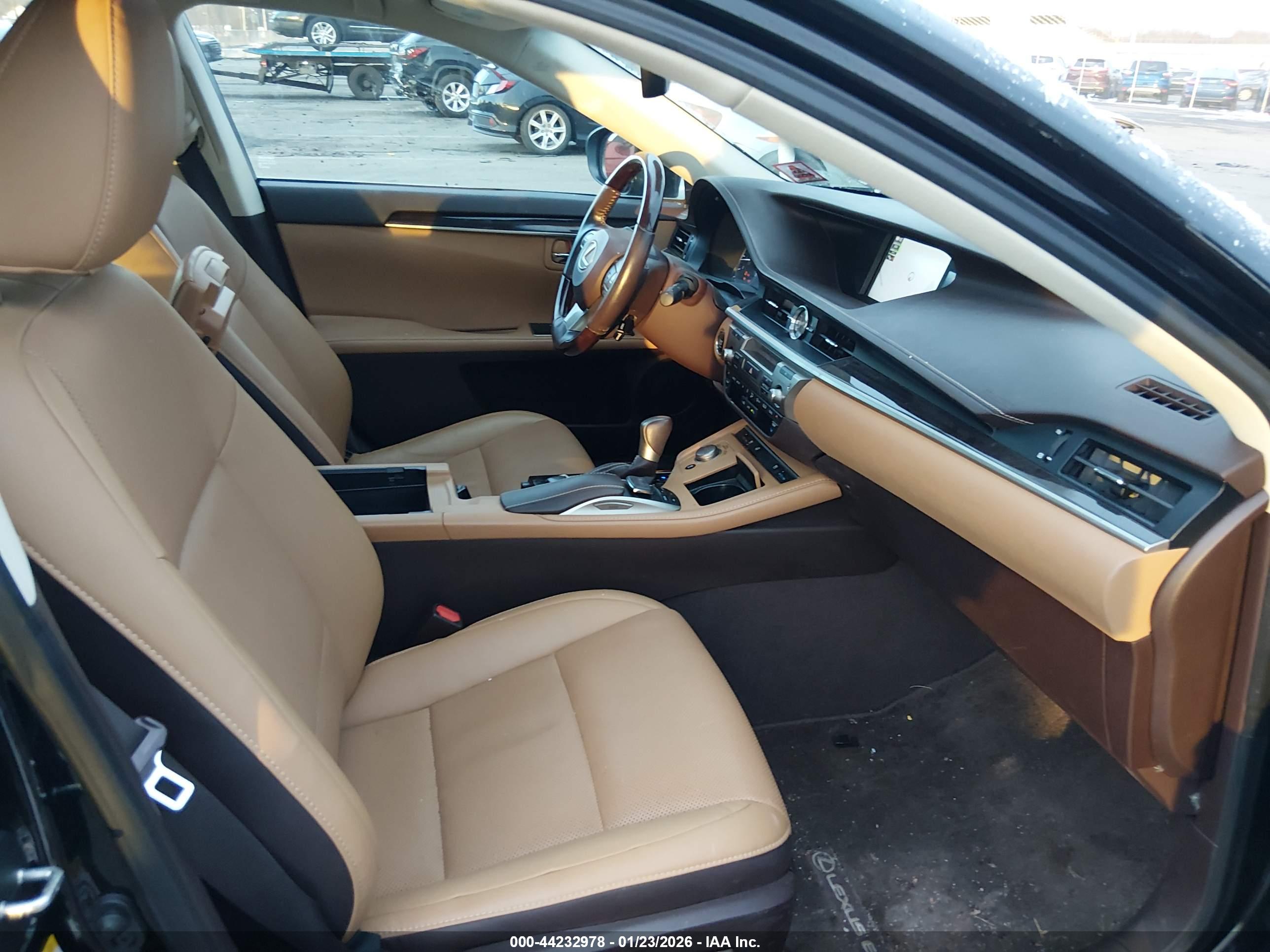 LEXUS ES image 5