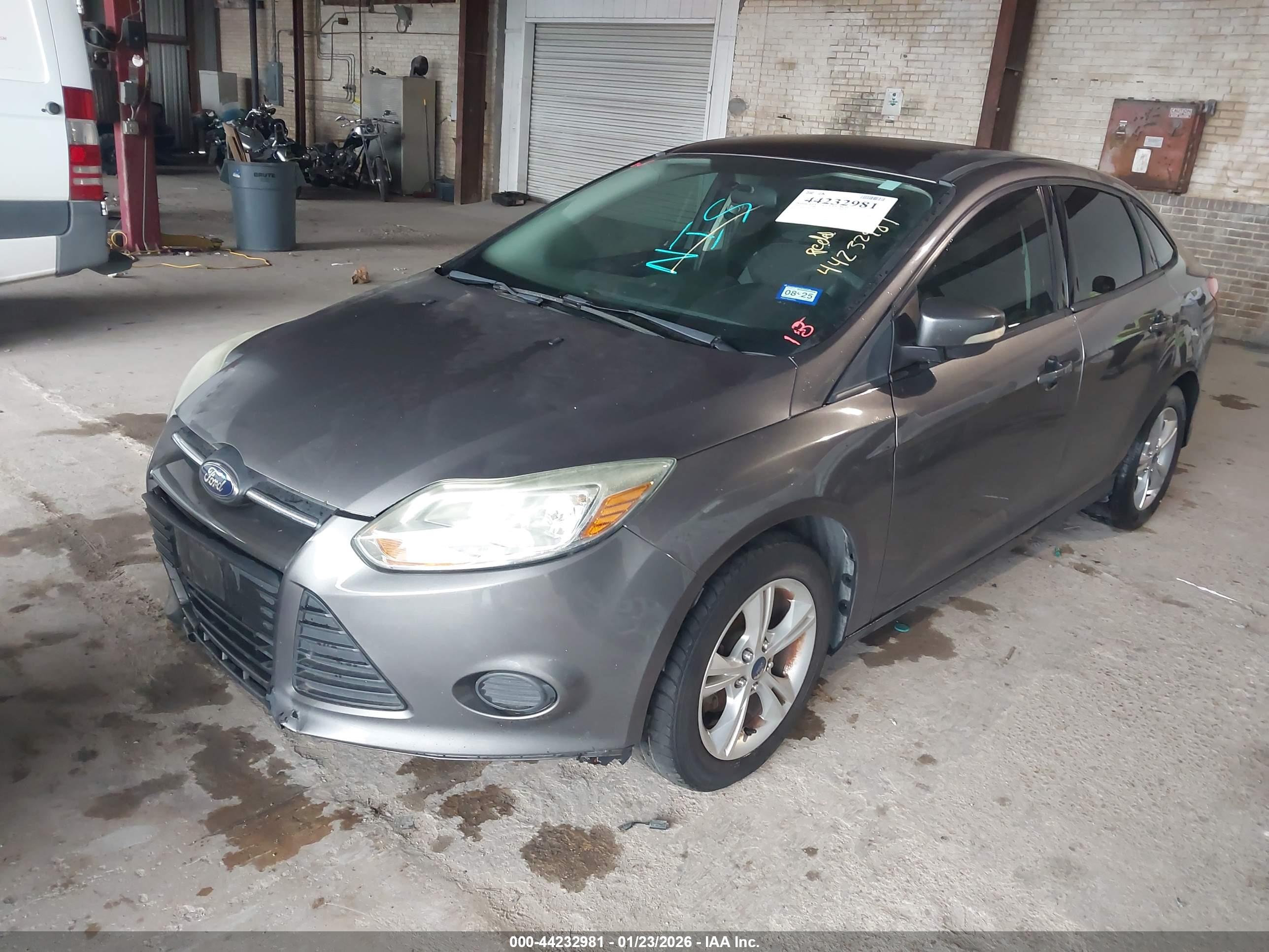 FORD FOCUS image 2