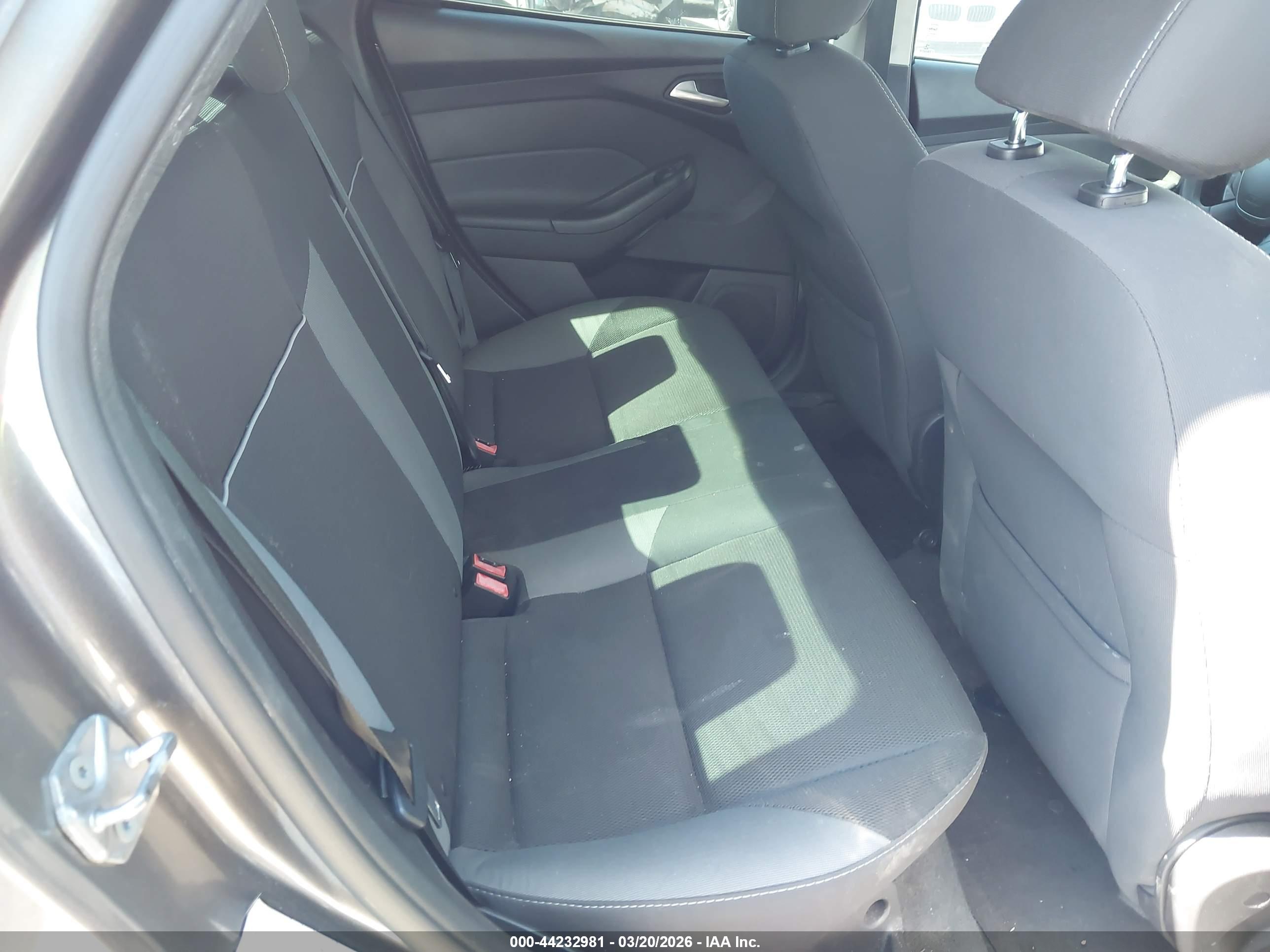 FORD FOCUS image 8