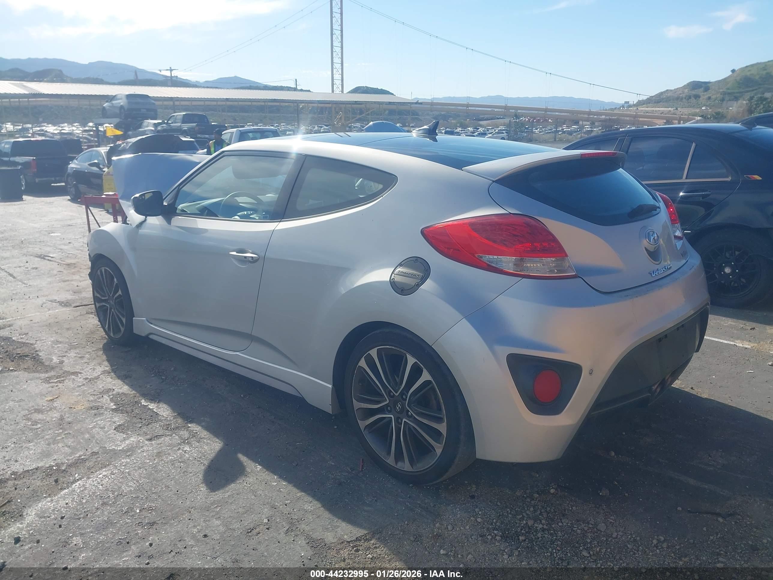 HYUNDAI VELOSTER image 3