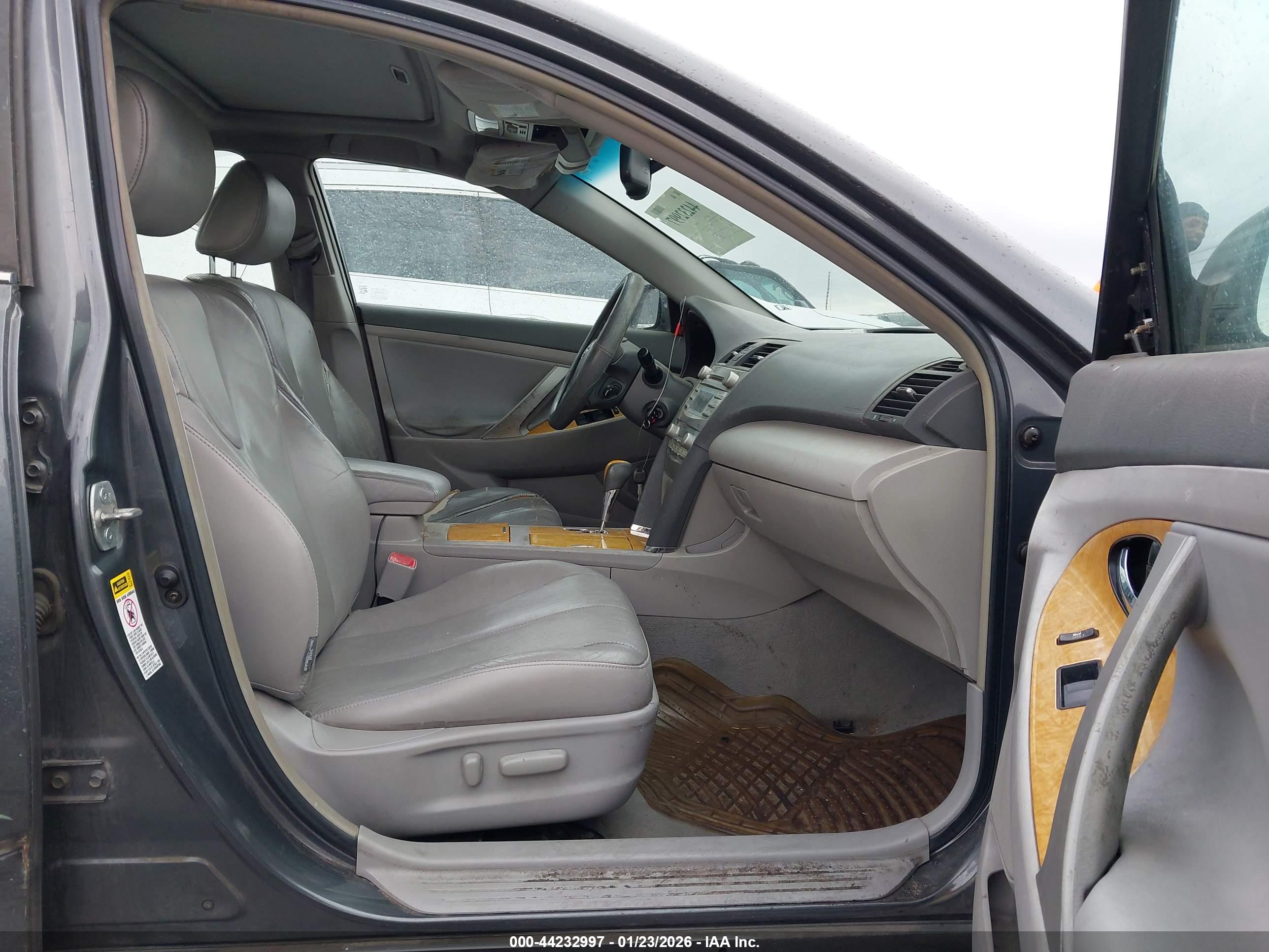 TOYOTA CAMRY image 5