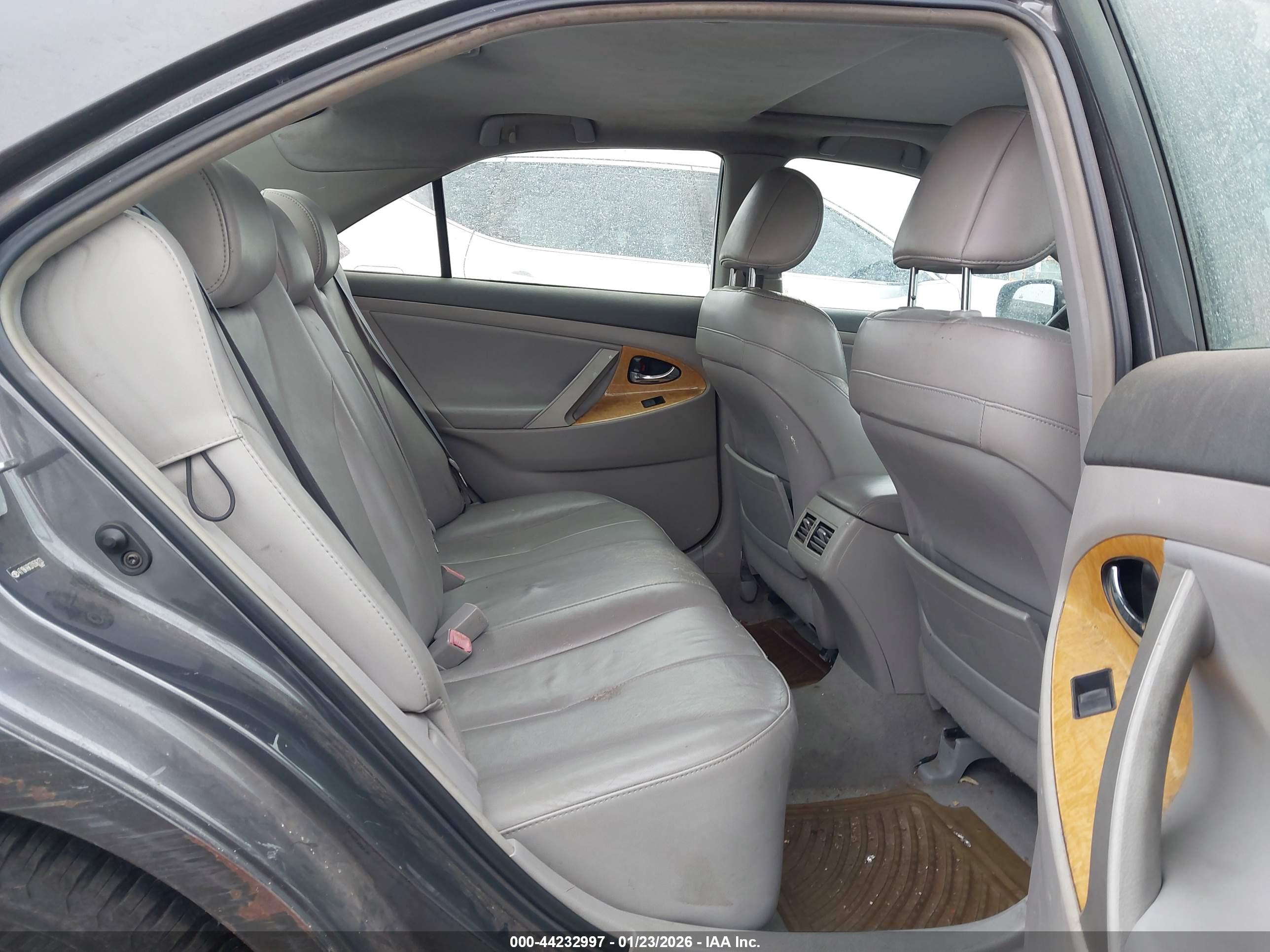 TOYOTA CAMRY image 8