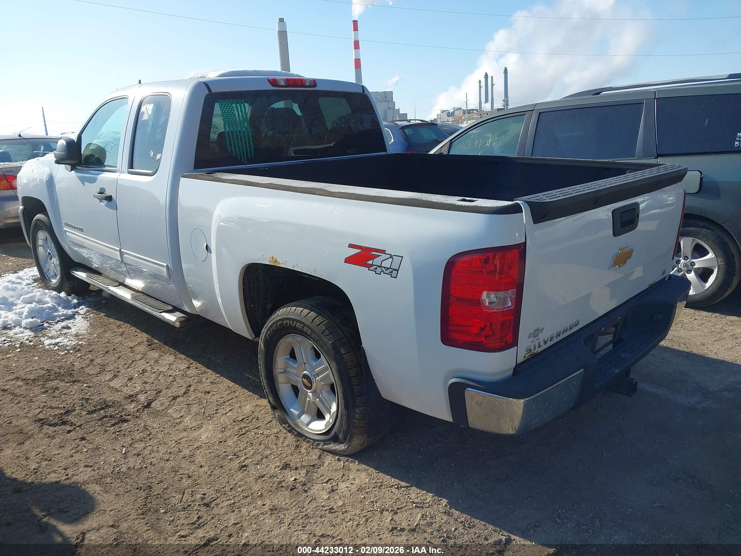CHEVROLET SILVERADO image 3