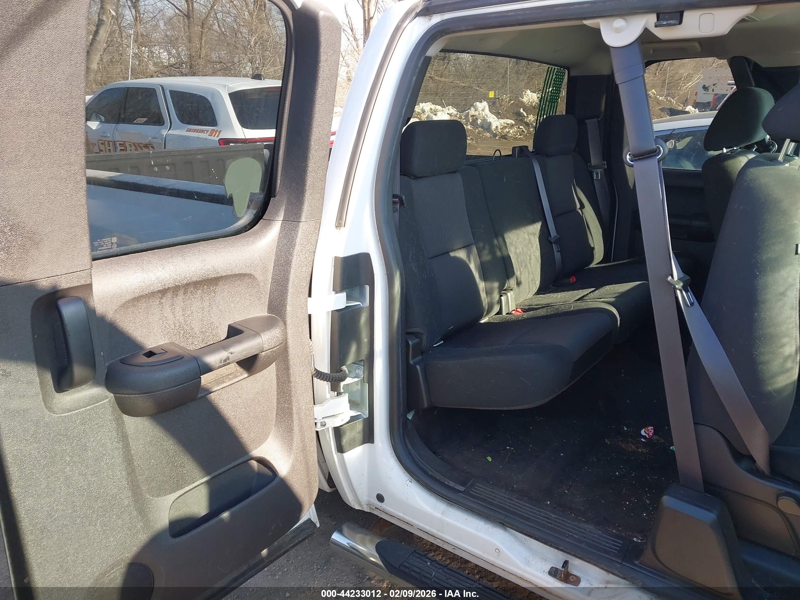CHEVROLET SILVERADO image 8