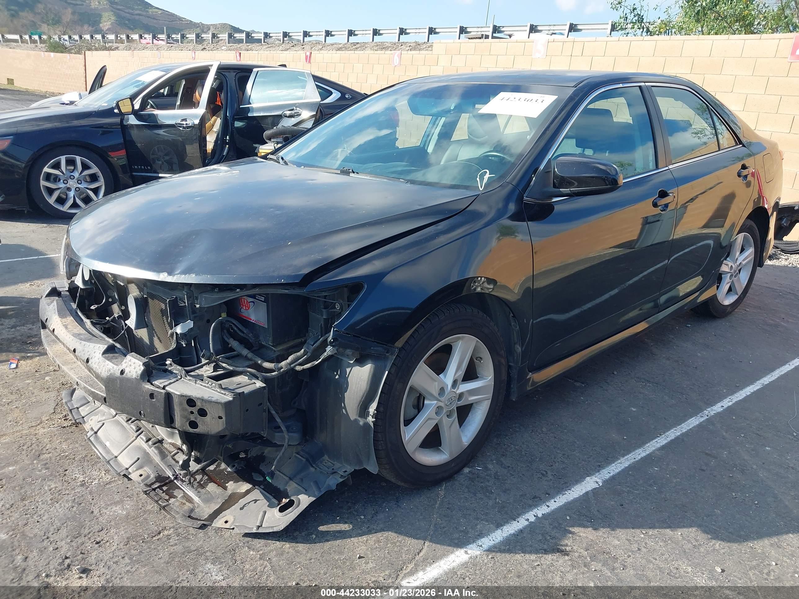 TOYOTA CAMRY image 2
