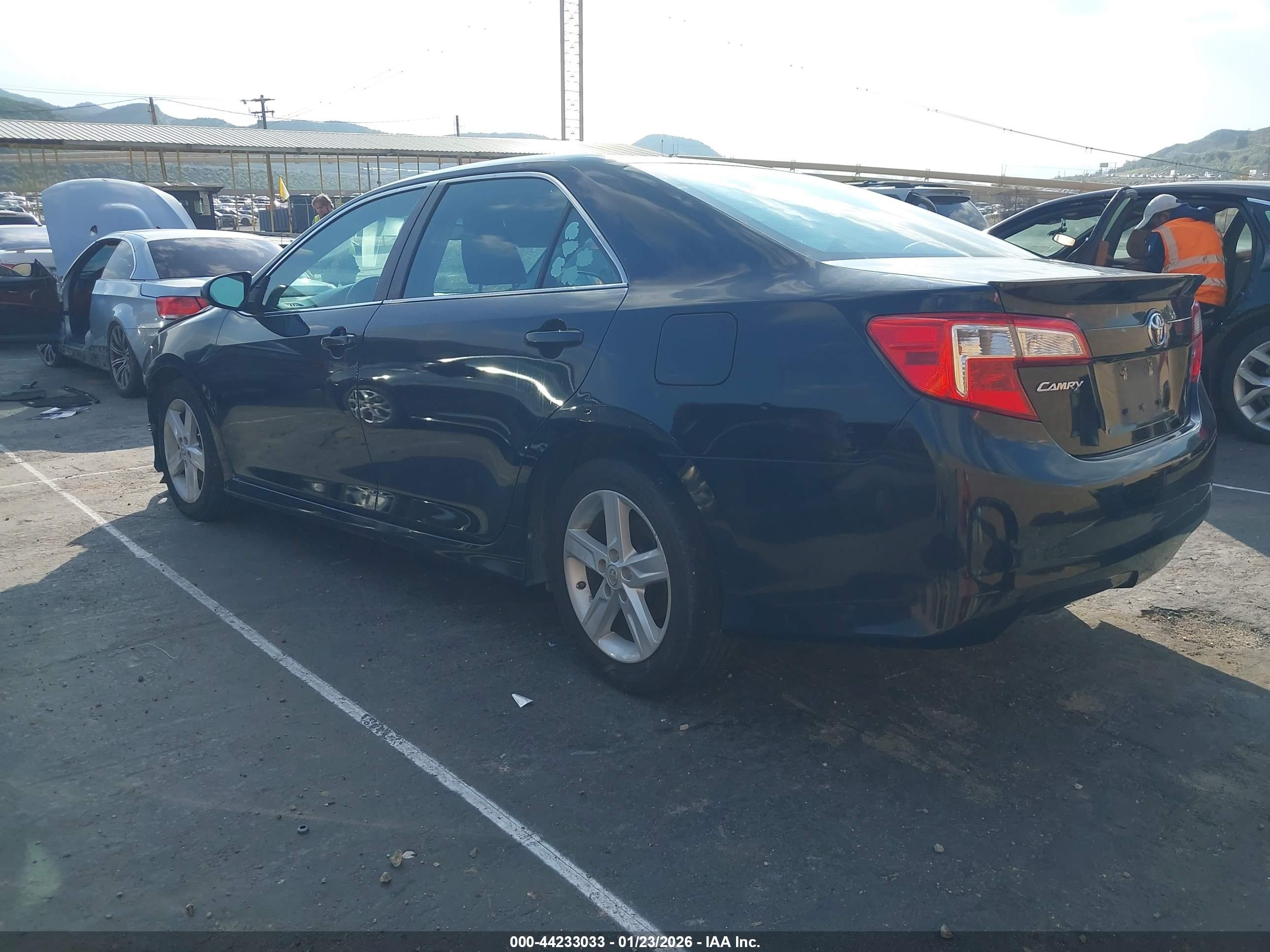 TOYOTA CAMRY image 3