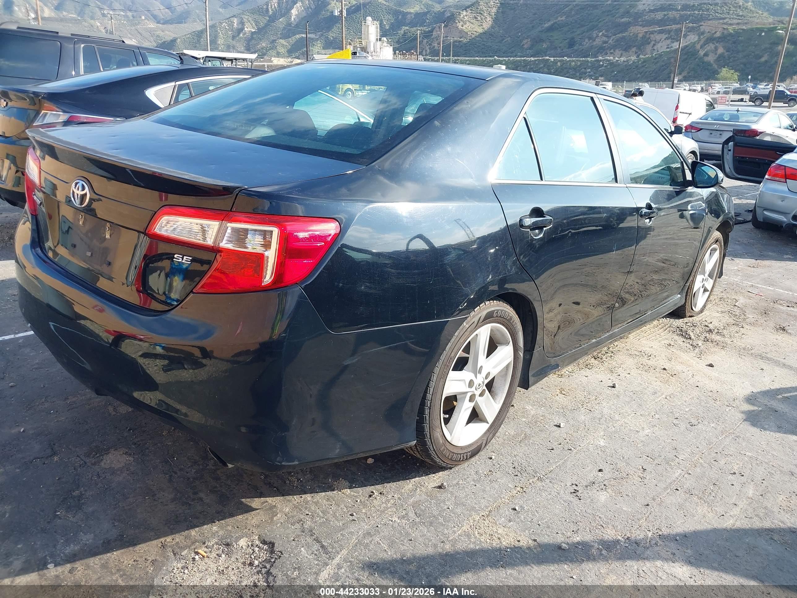 TOYOTA CAMRY image 4