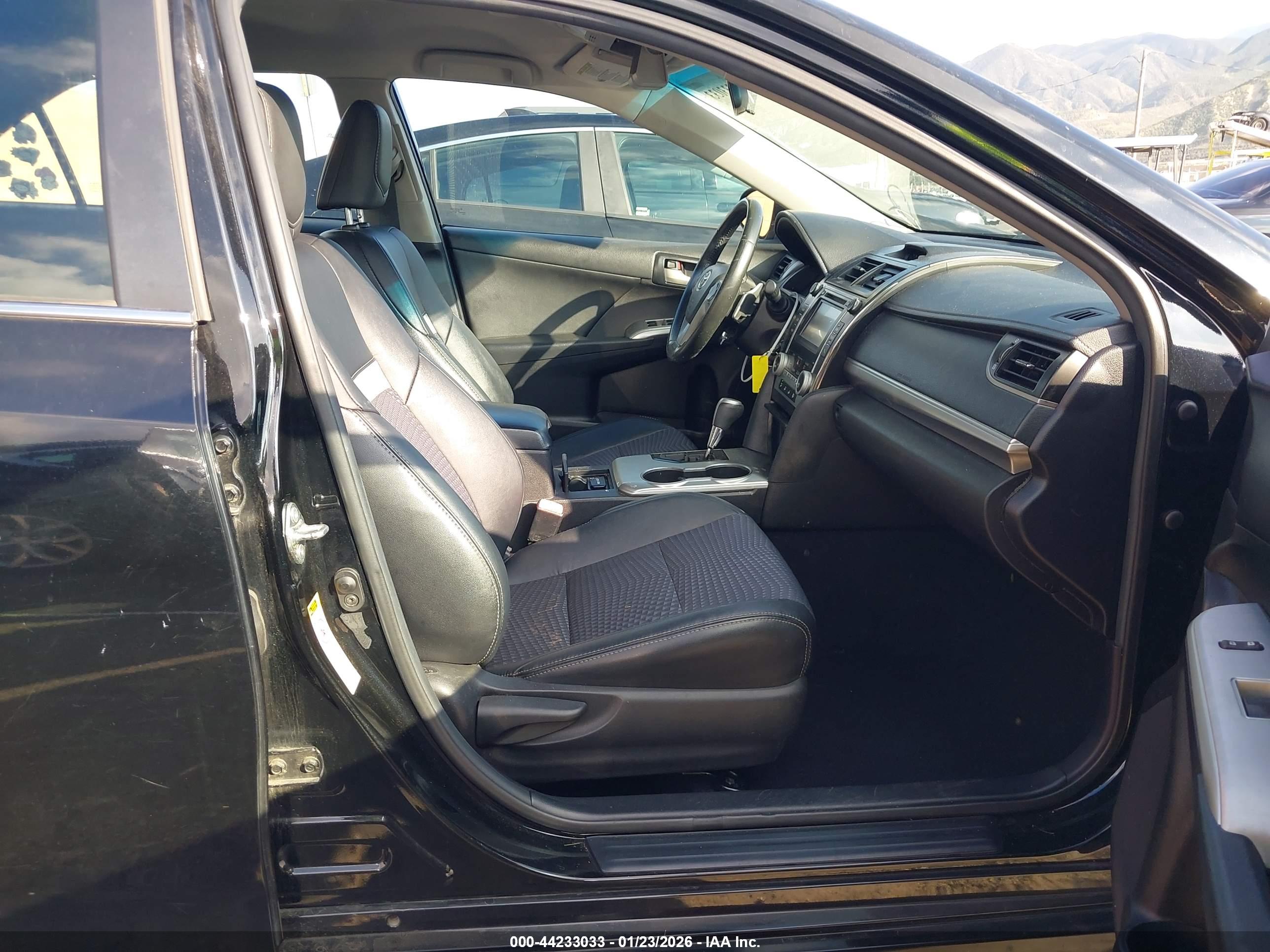 TOYOTA CAMRY image 5