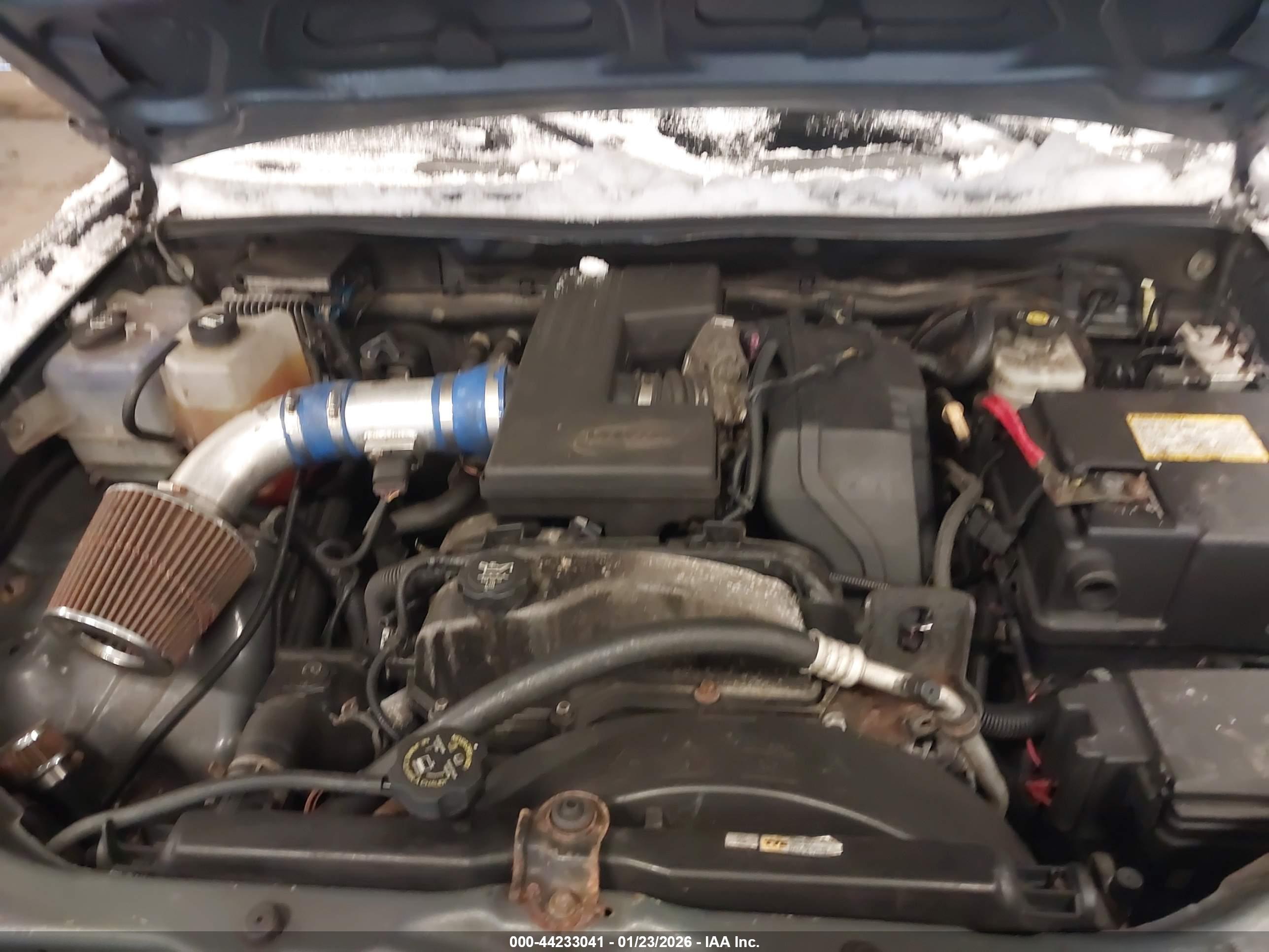 CHEVROLET COLORADO image 10